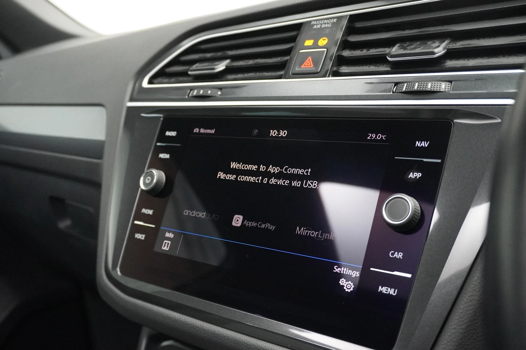 Volkswagen-Tiguan-image-25
