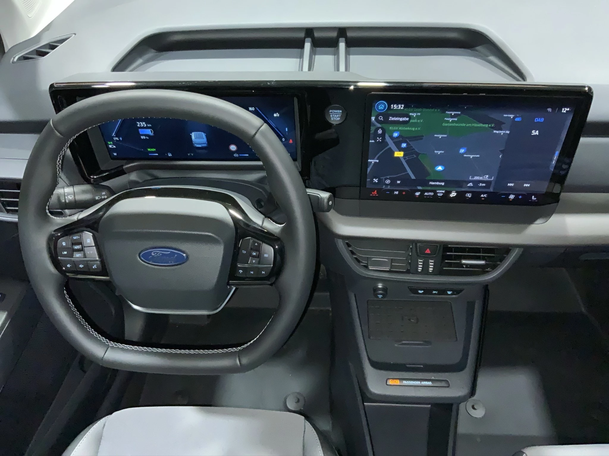 Ford Transit Courier Limited Elektromotor Lieferwagen *Lieferung ab Oktober 2026*