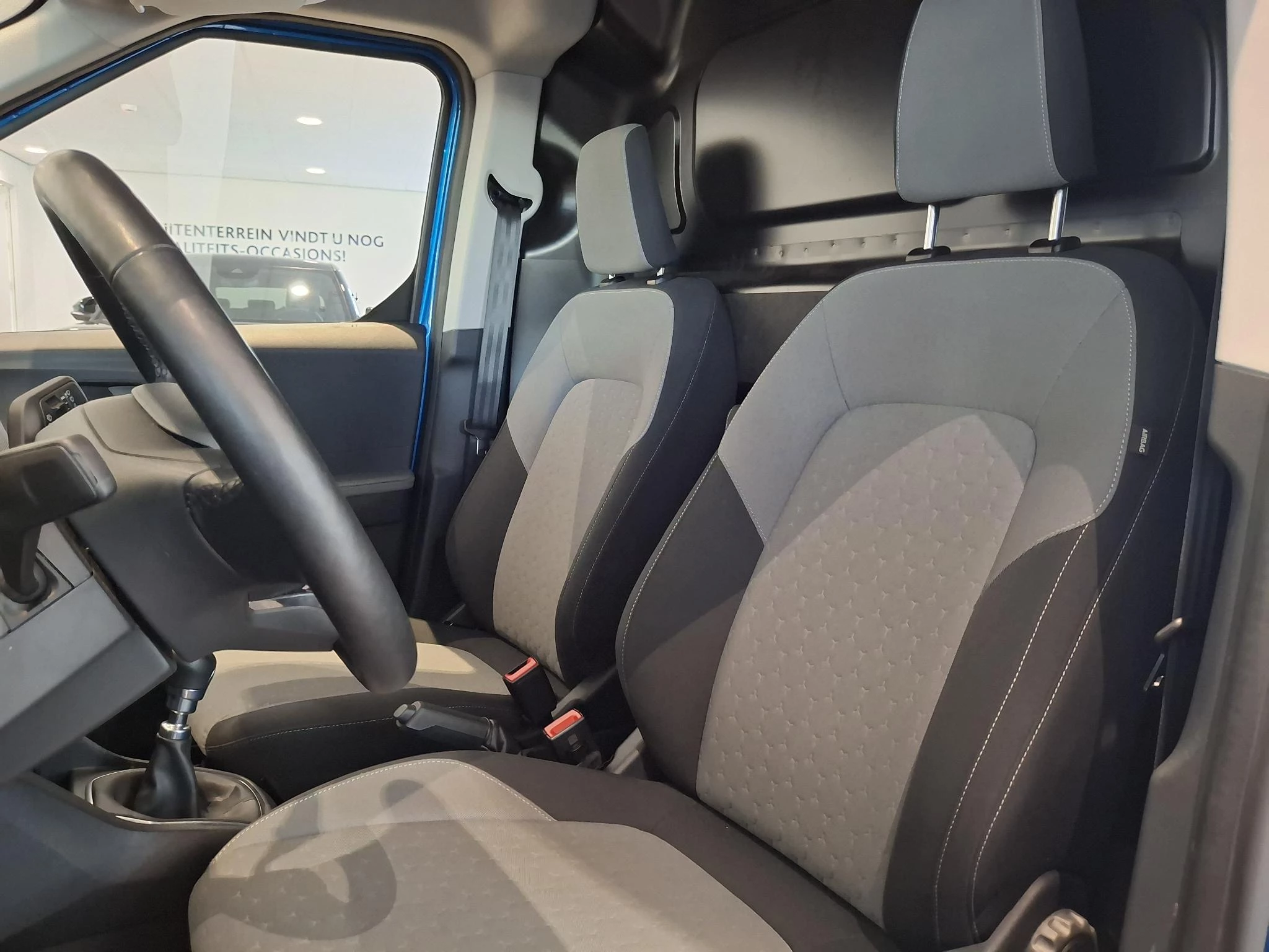 Ford-Transit Courier-image-10