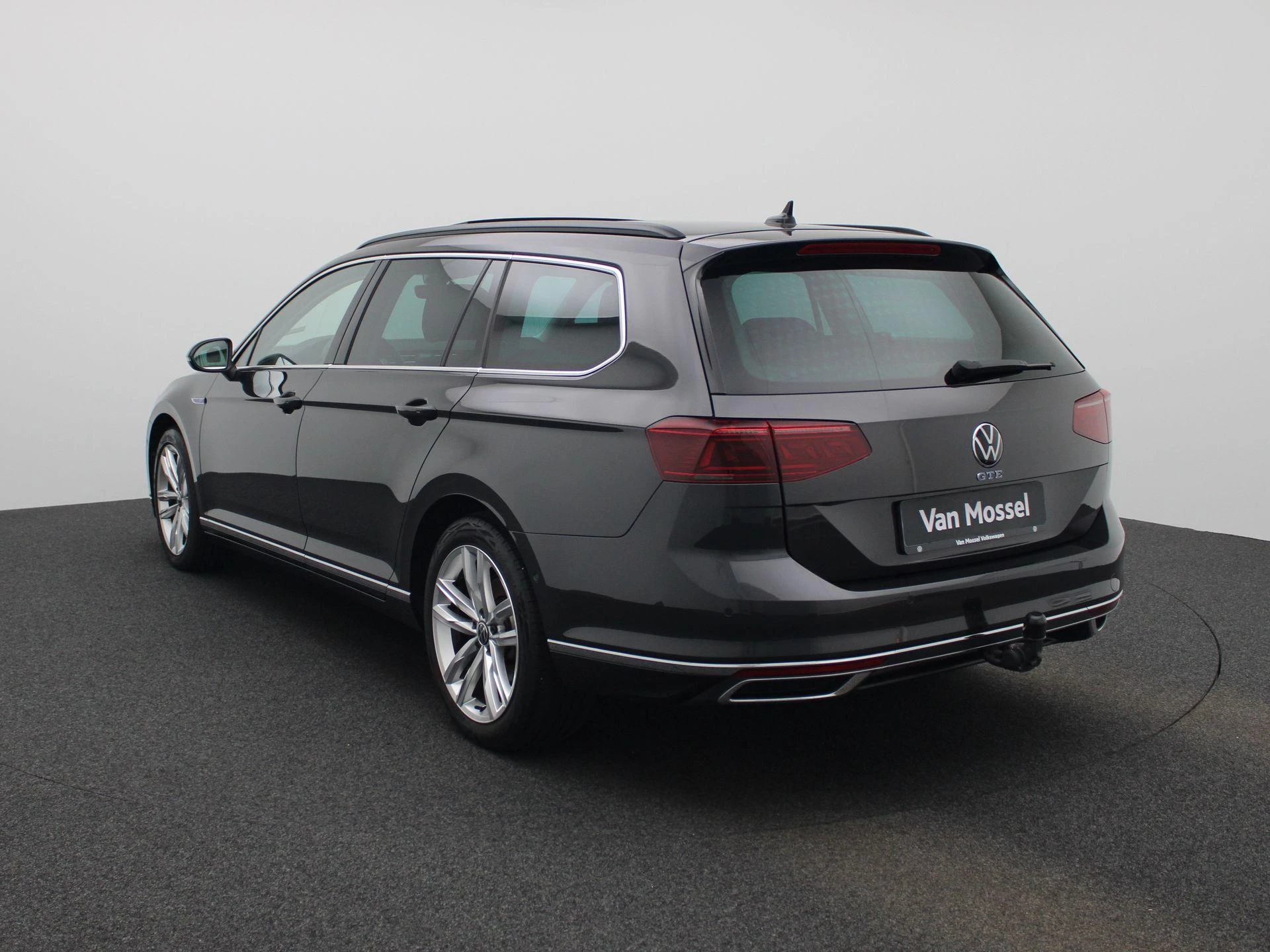 Volkswagen-Passat-image-1