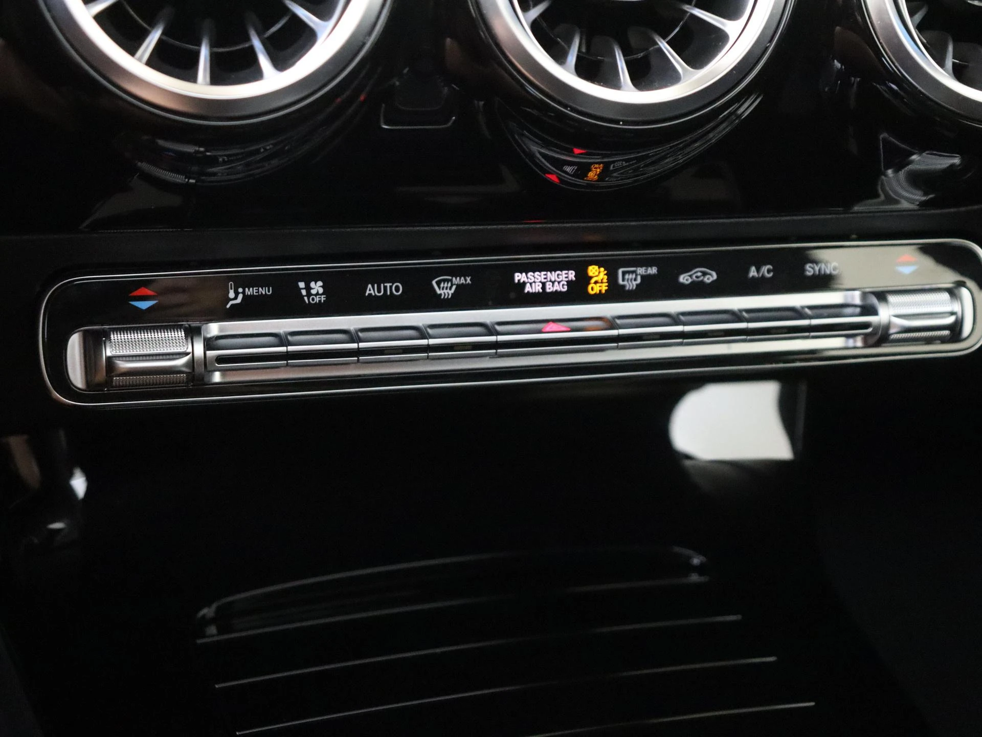 Mercedes-Benz-CLA-image-19