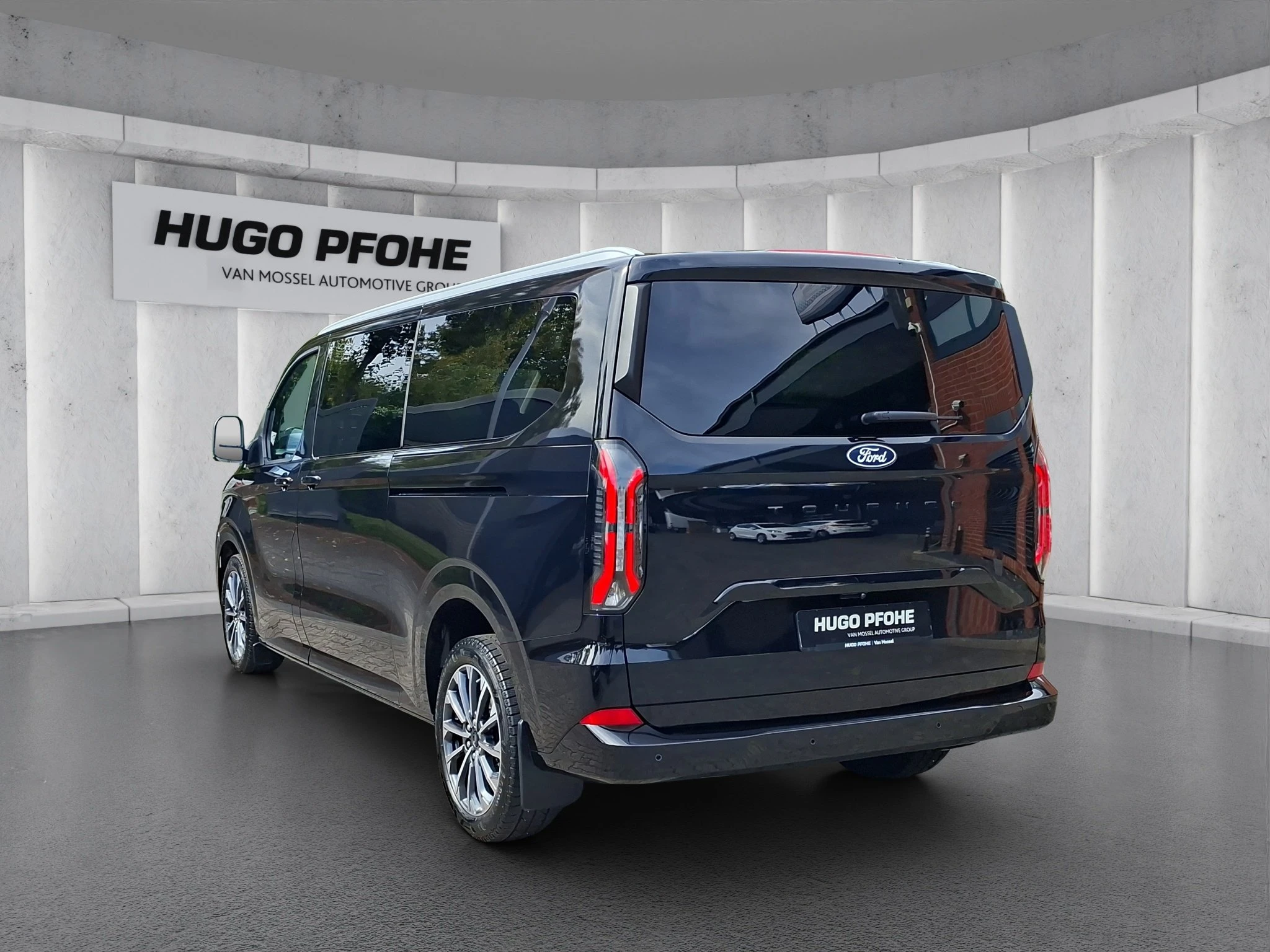 Ford-Tourneo Custom-image-2