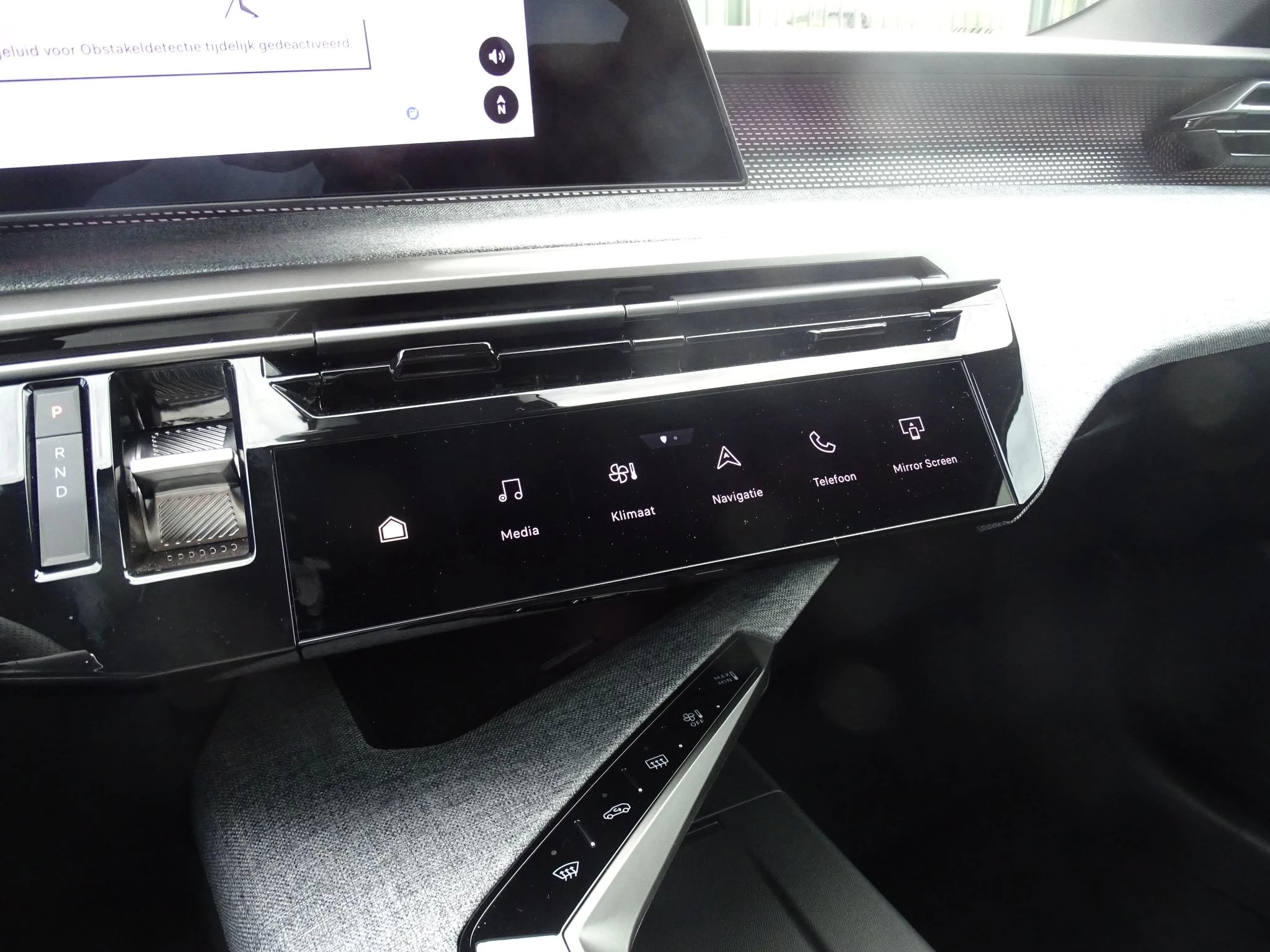 Peugeot-e-5008-image-24