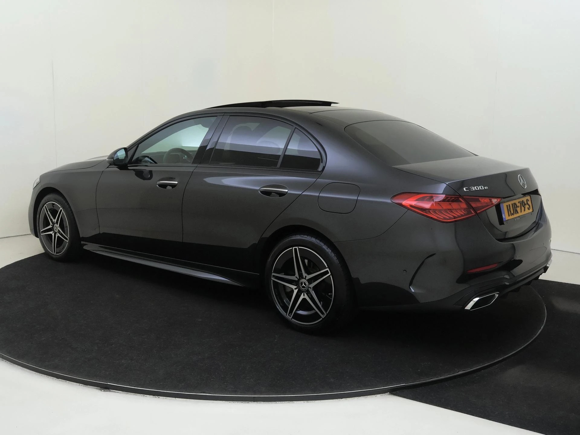 Mercedes-Benz-C-Klasse-image-2