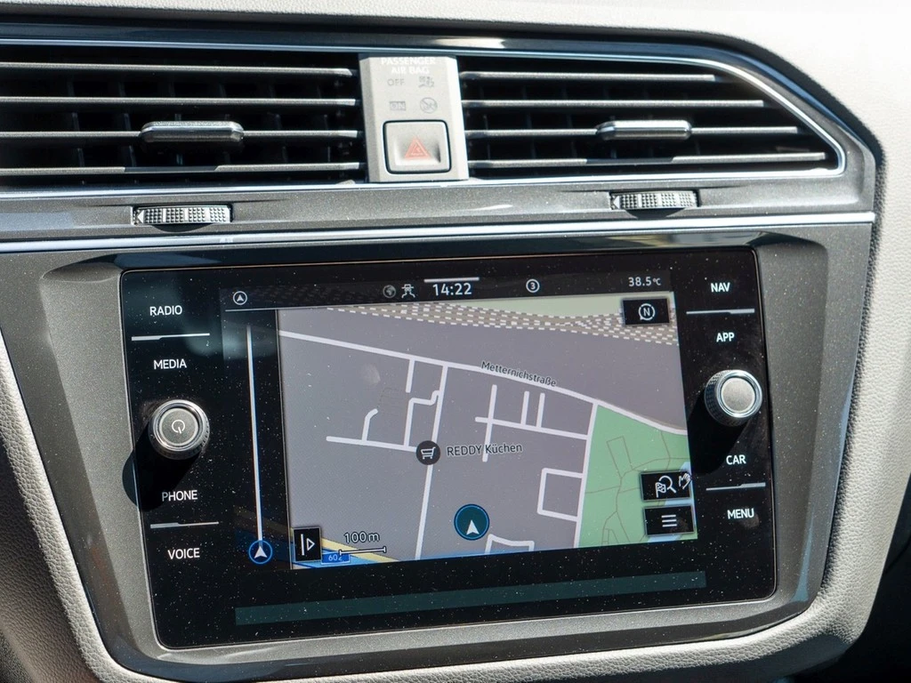 Volkswagen-Tiguan-image-11
