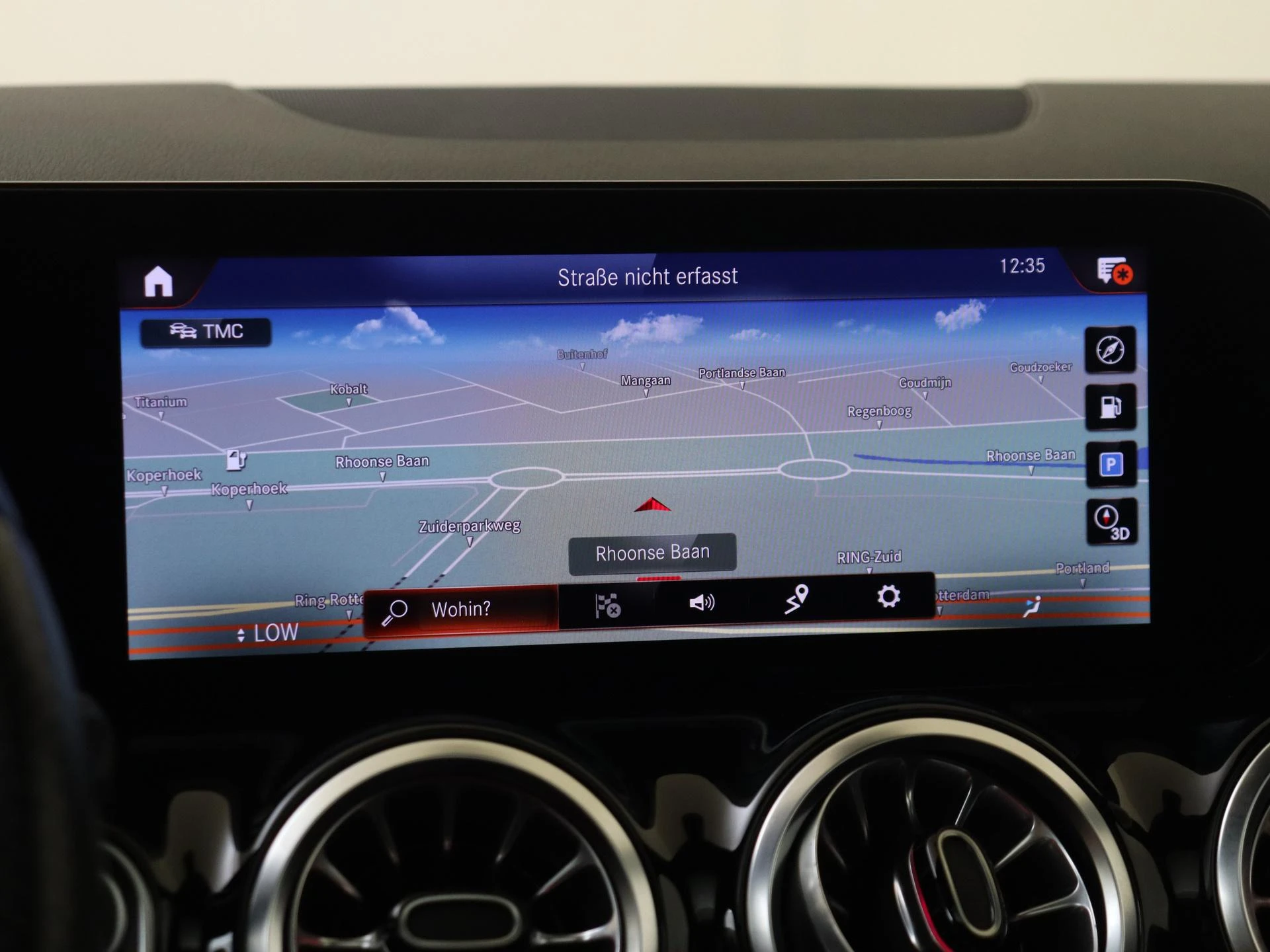 Mercedes-Benz-GLA-image-17