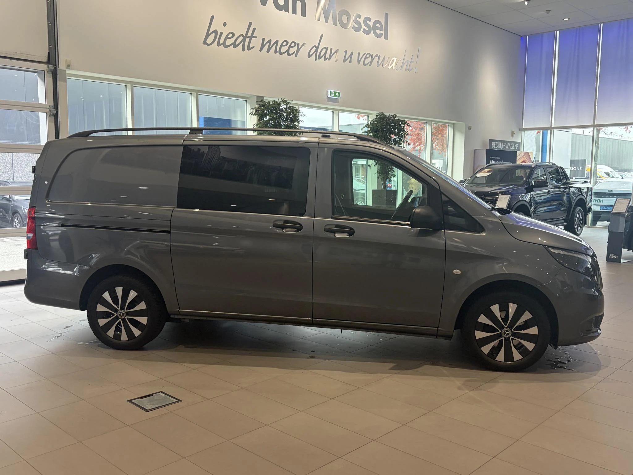 Mercedes-Benz-Vito-image-5