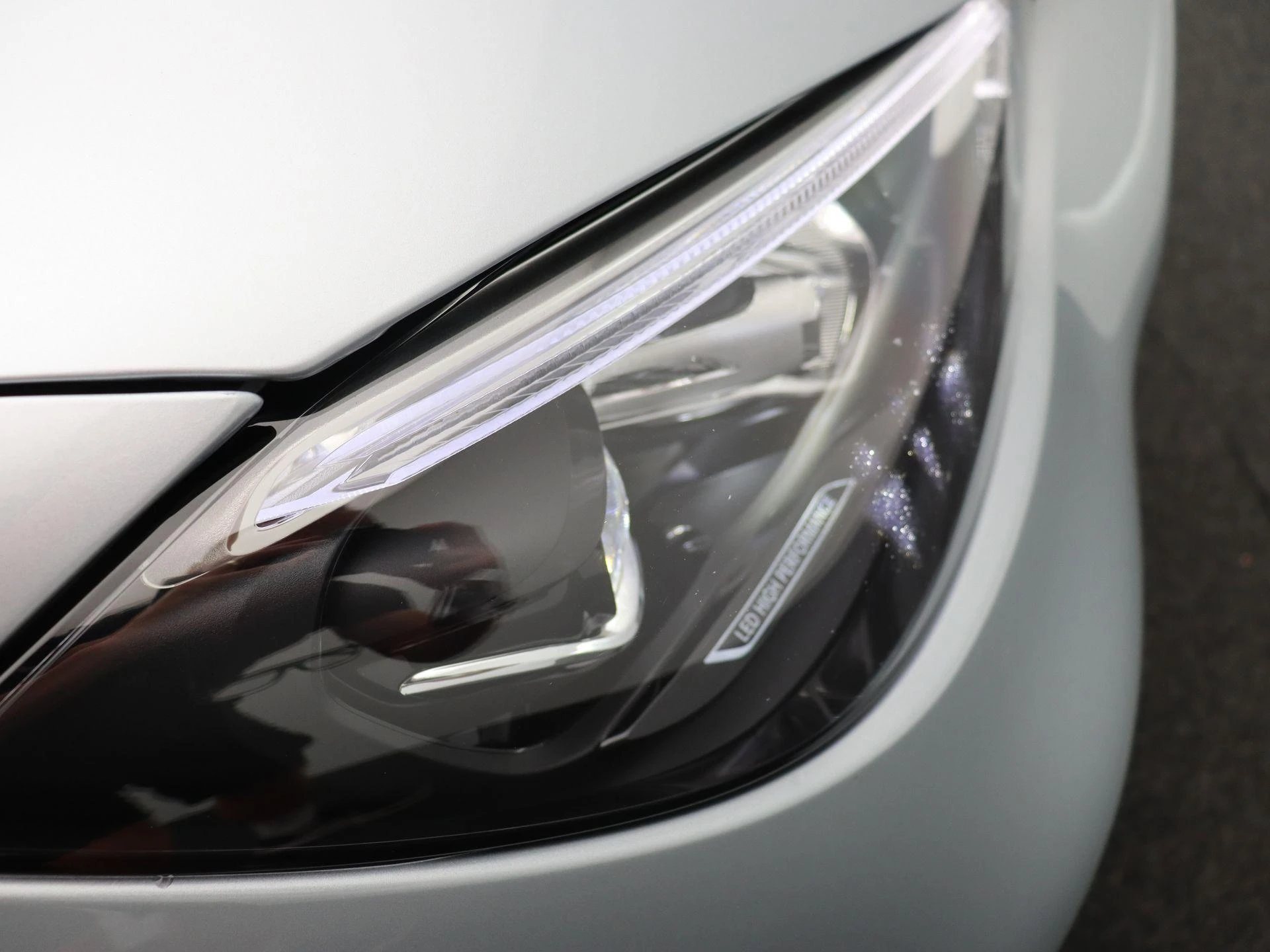 Mercedes-Benz-C-Klasse-image-31