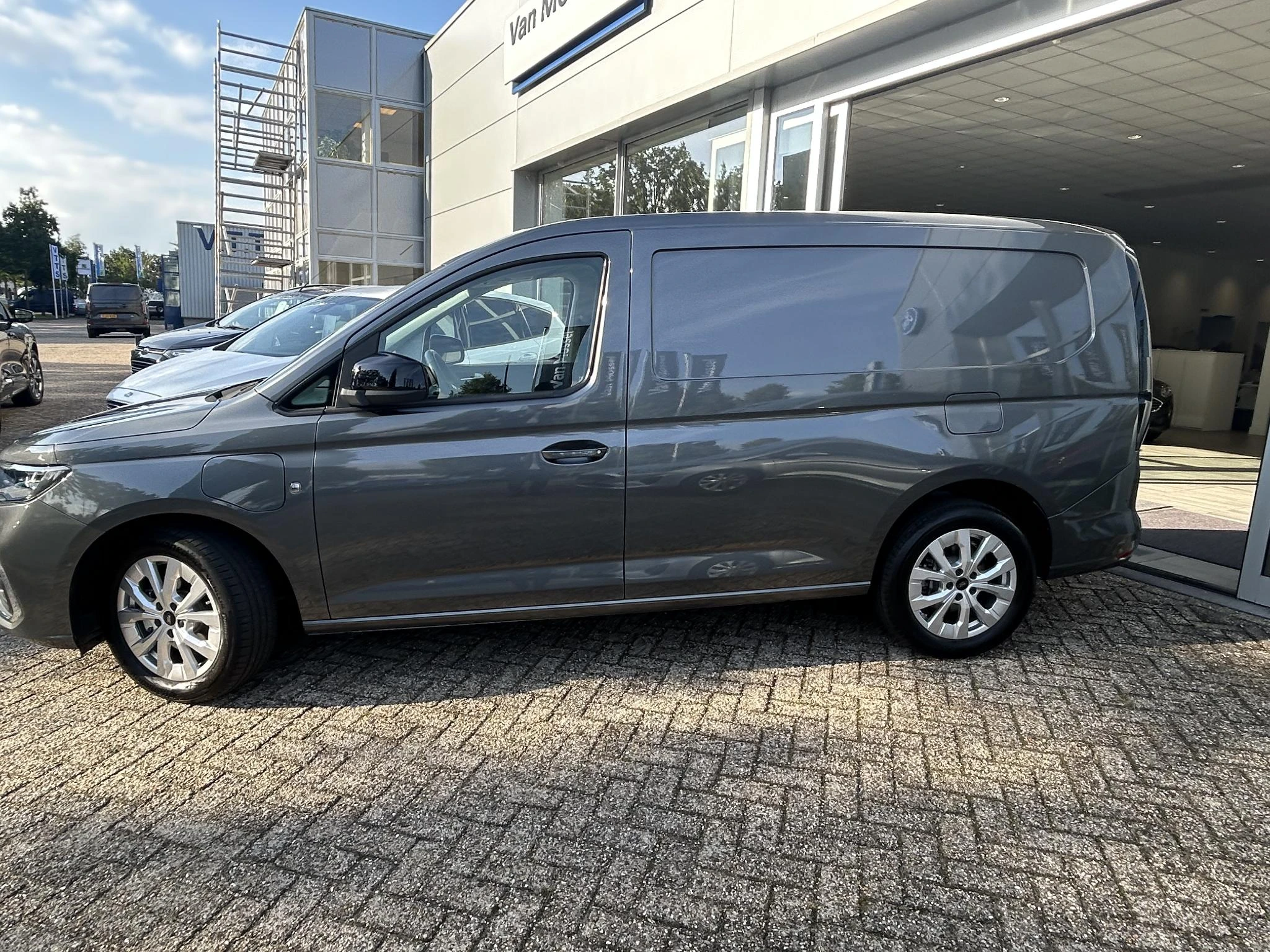 Ford-Transit Connect-image-1