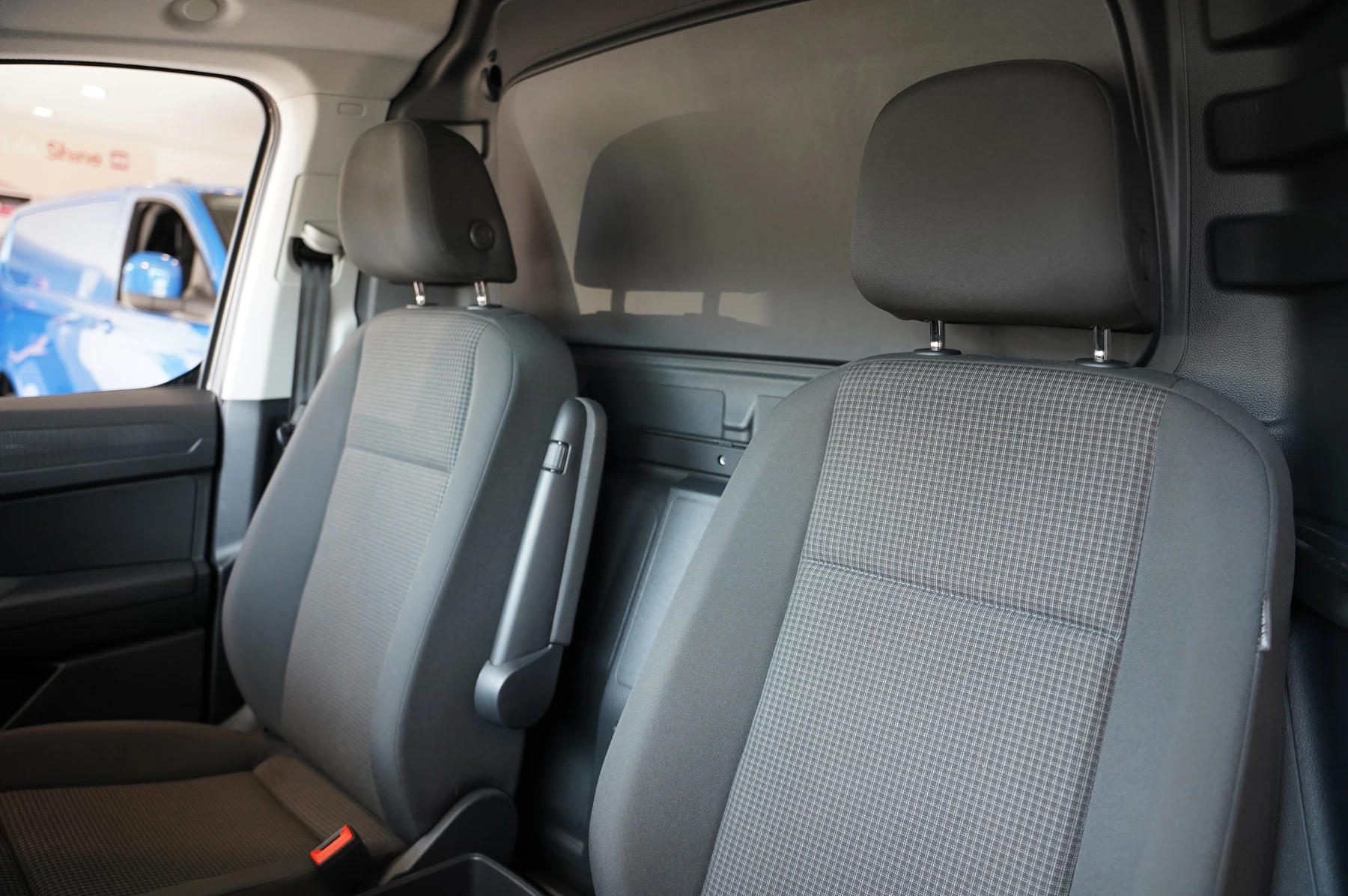 Volkswagen-Caddy-image-33