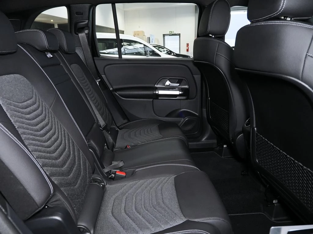 Mercedes-Benz-GLB 200 d-image-14