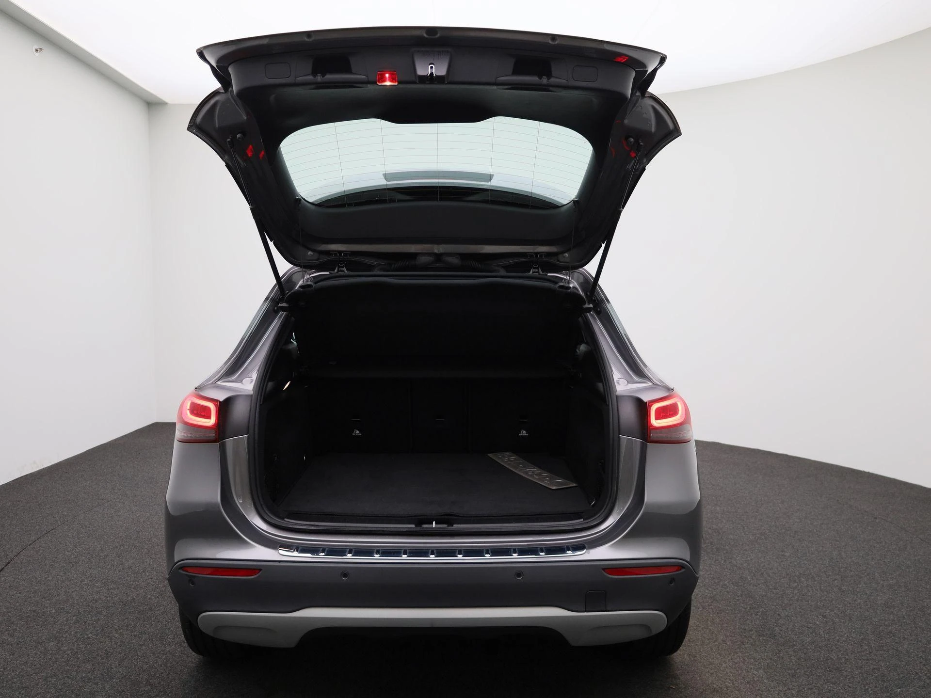 Mercedes-Benz-GLA-image-10