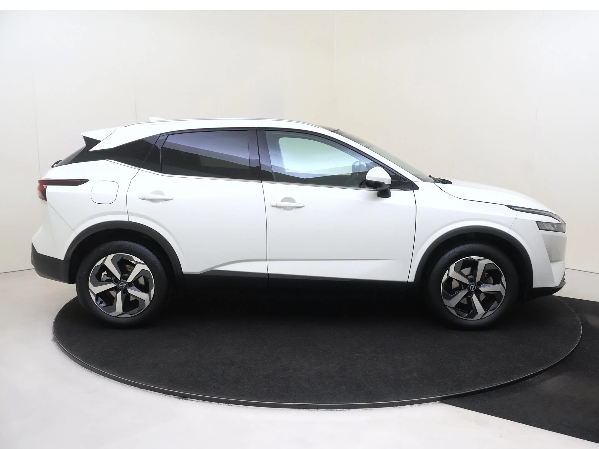 Nissan-QASHQAI-image-8