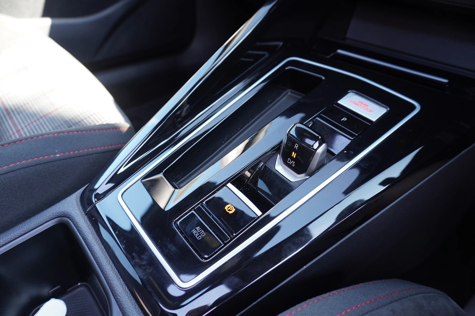 Volkswagen-Golf-image-41