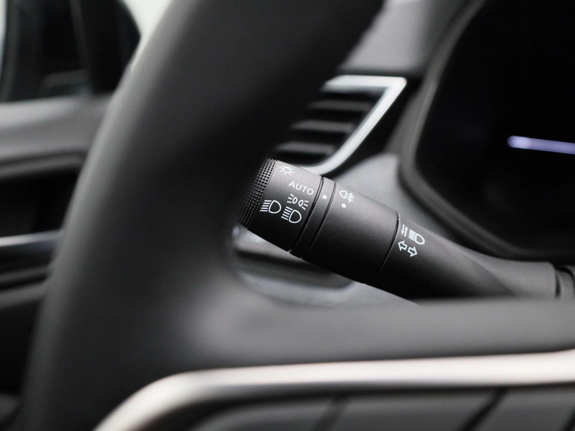 Renault-Clio-image-18