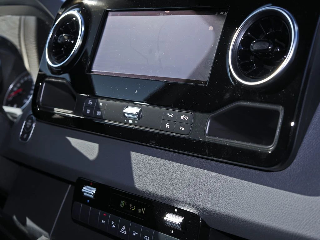 Mercedes-Benz-Sprinter 319-image-10