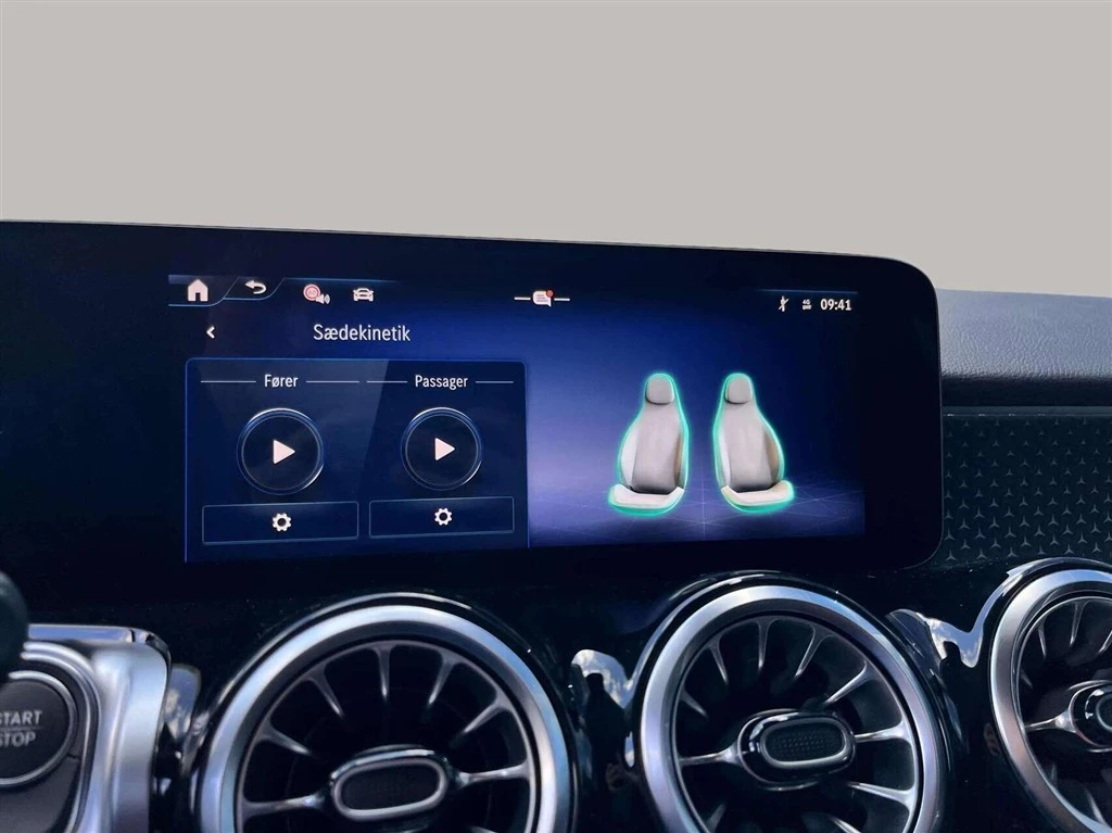 Mercedes-Benz-EQB-image-15