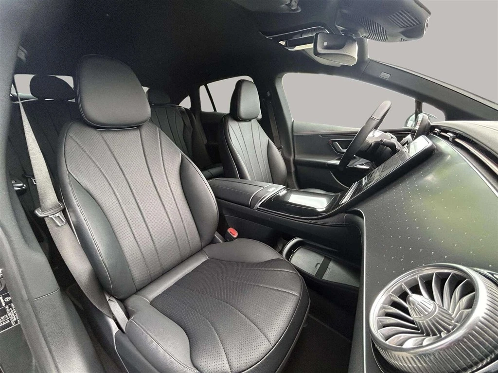 Mercedes-Benz-EQE-image-18