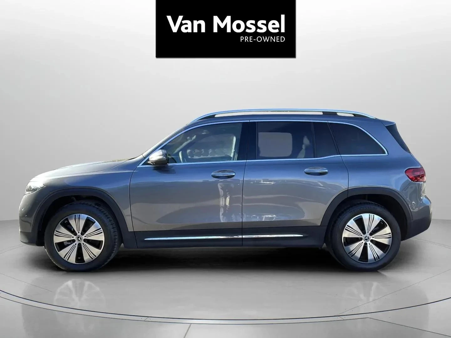 Mercedes-Benz-EQB-image-7