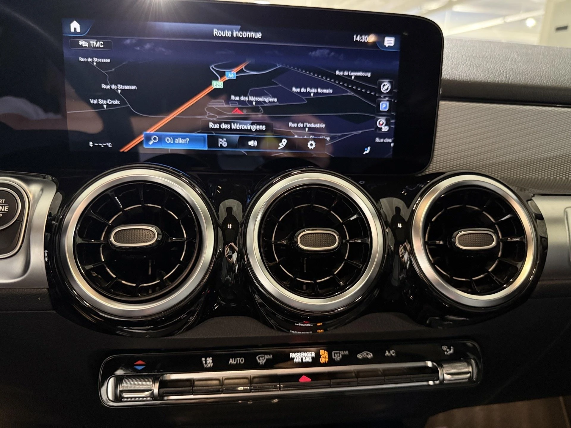 Mercedes-Benz-GLB-image-2