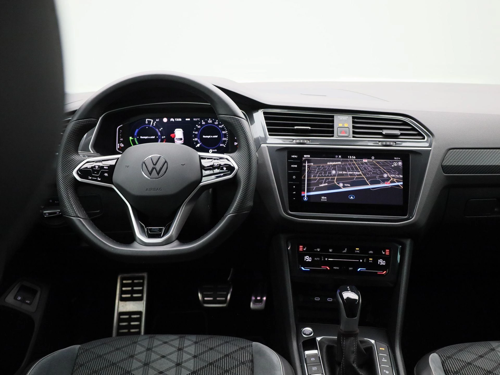 Volkswagen-Tiguan-image-6