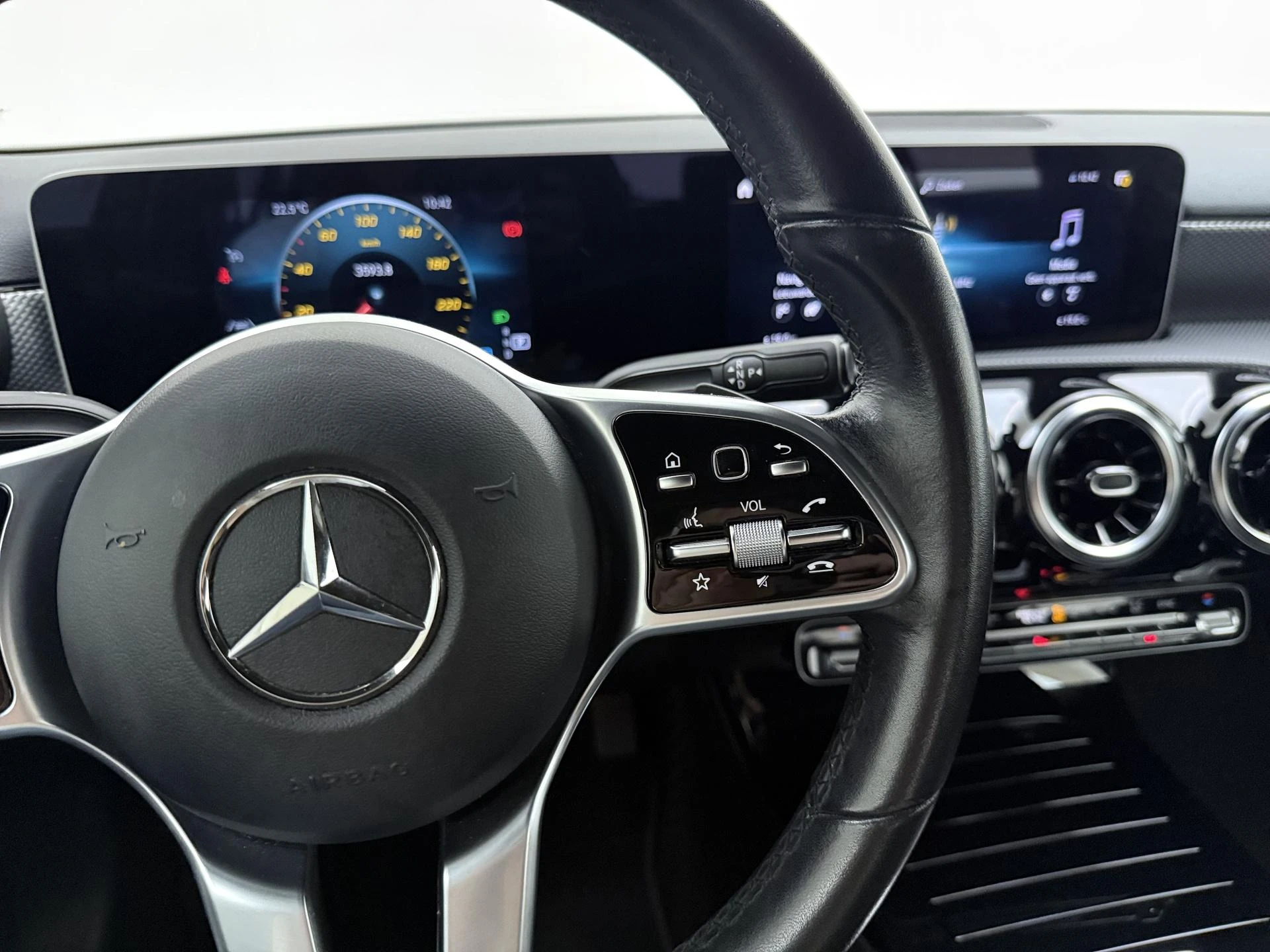 Mercedes-Benz-A-Klasse-image-16