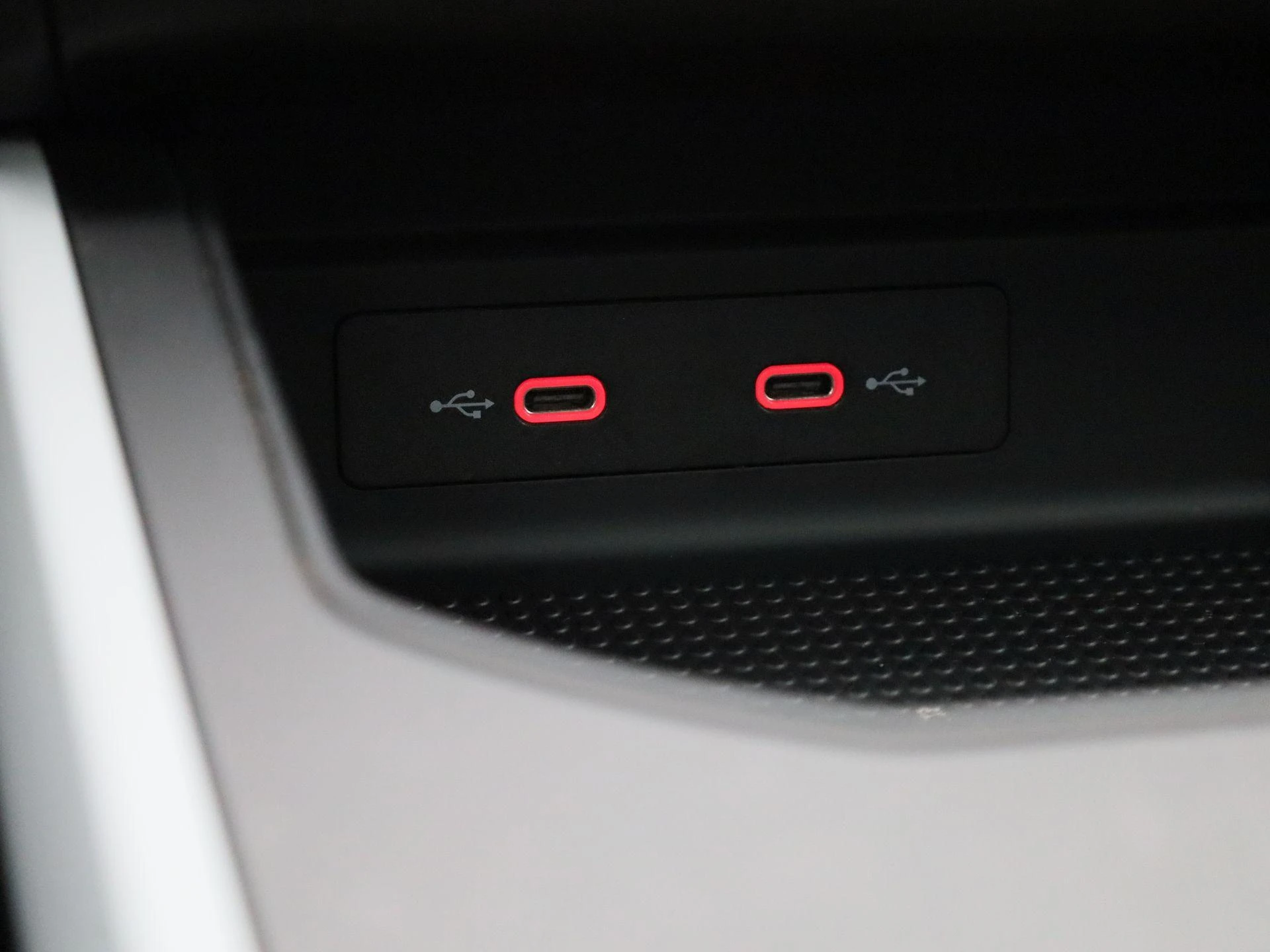 SEAT-Arona-image-24