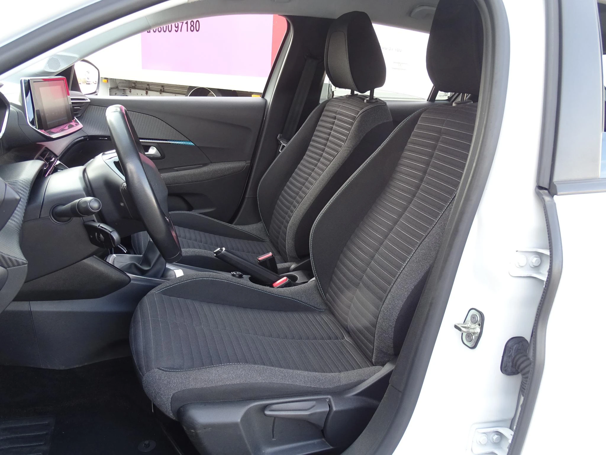 Peugeot-208-image-15
