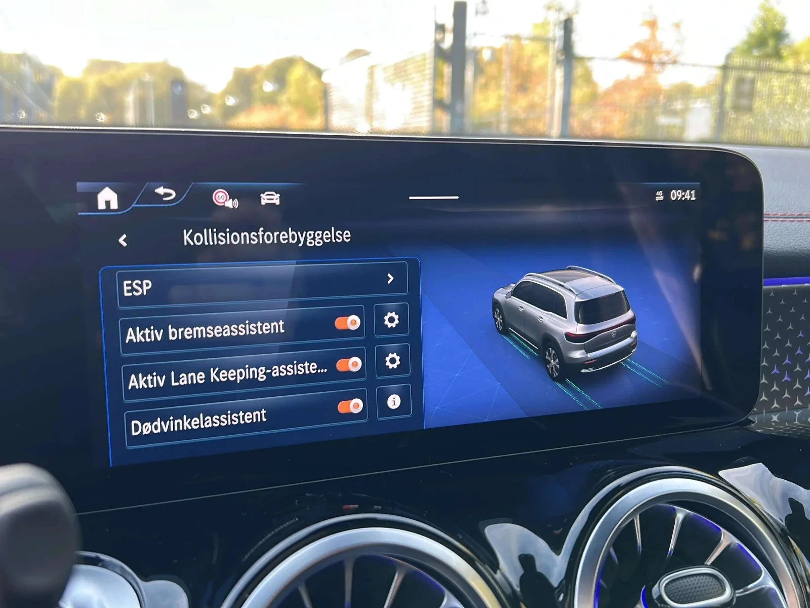 Mercedes-Benz-EQB-image-16