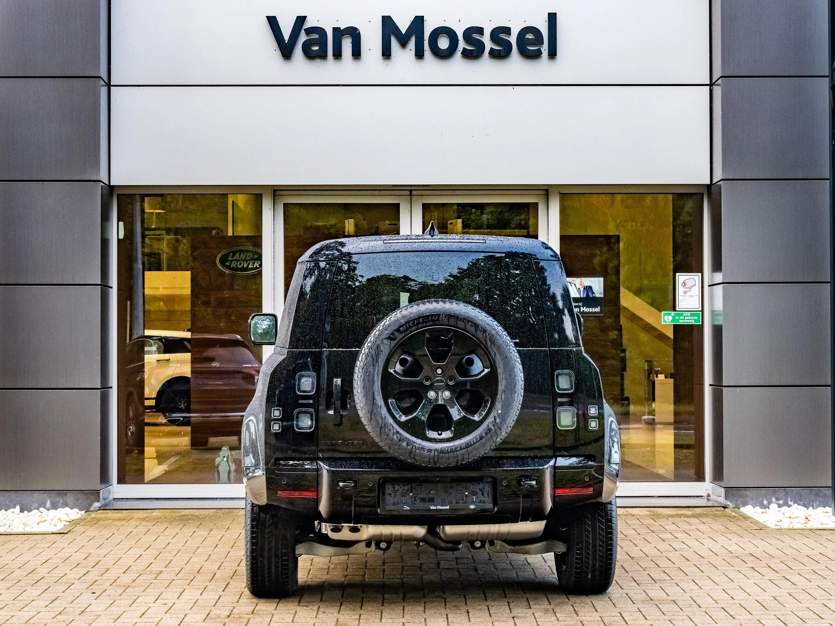 Land Rover-Defender-image-4