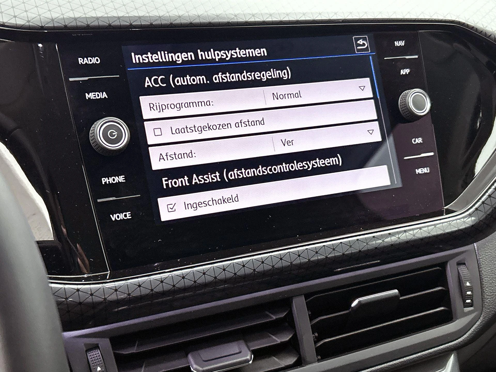 Volkswagen-T-Cross-image-9