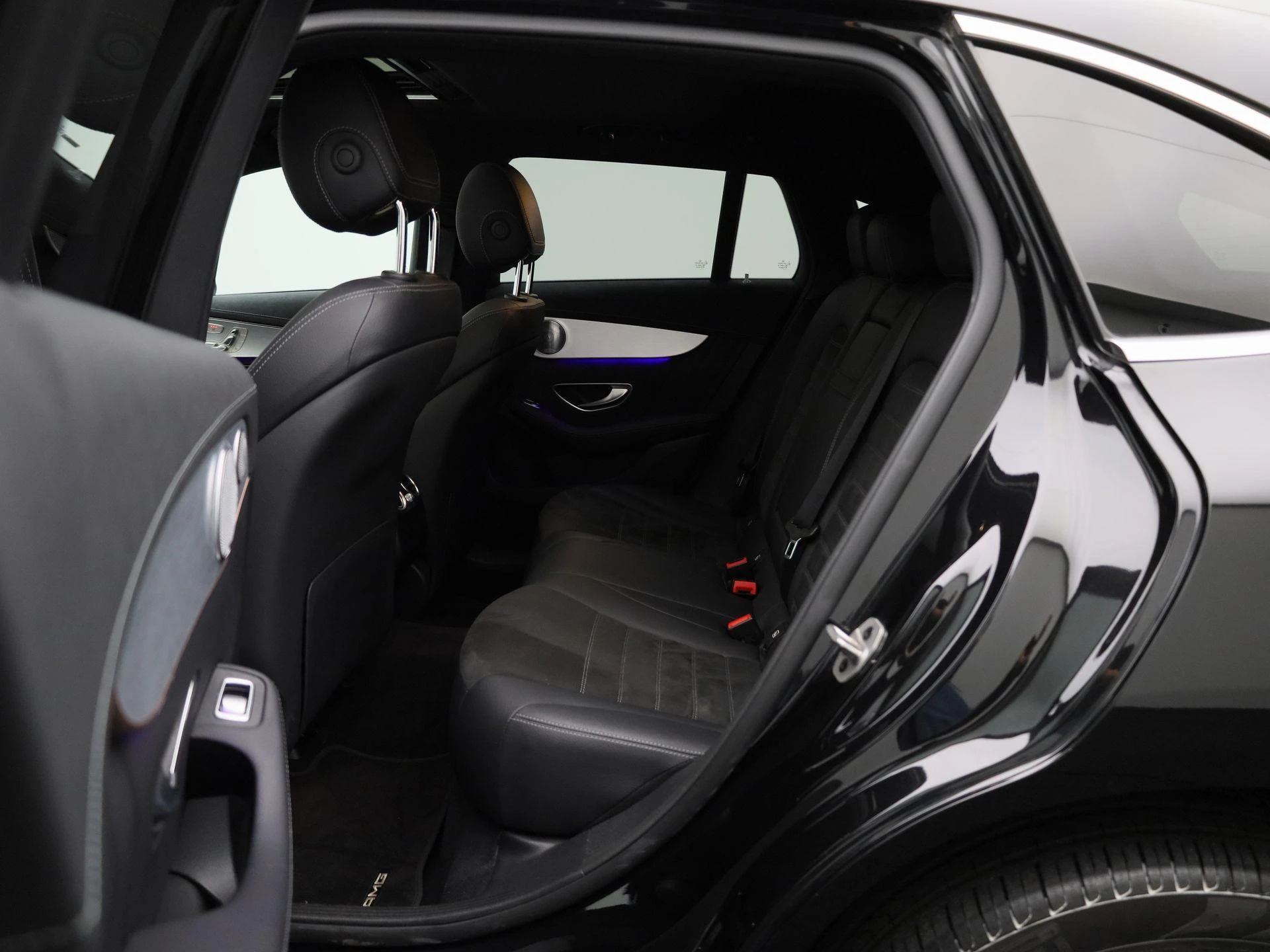 Mercedes-Benz-EQC-image-9