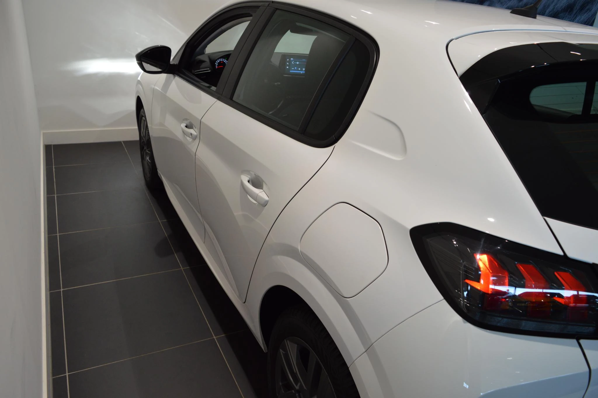 Peugeot-208-image-18