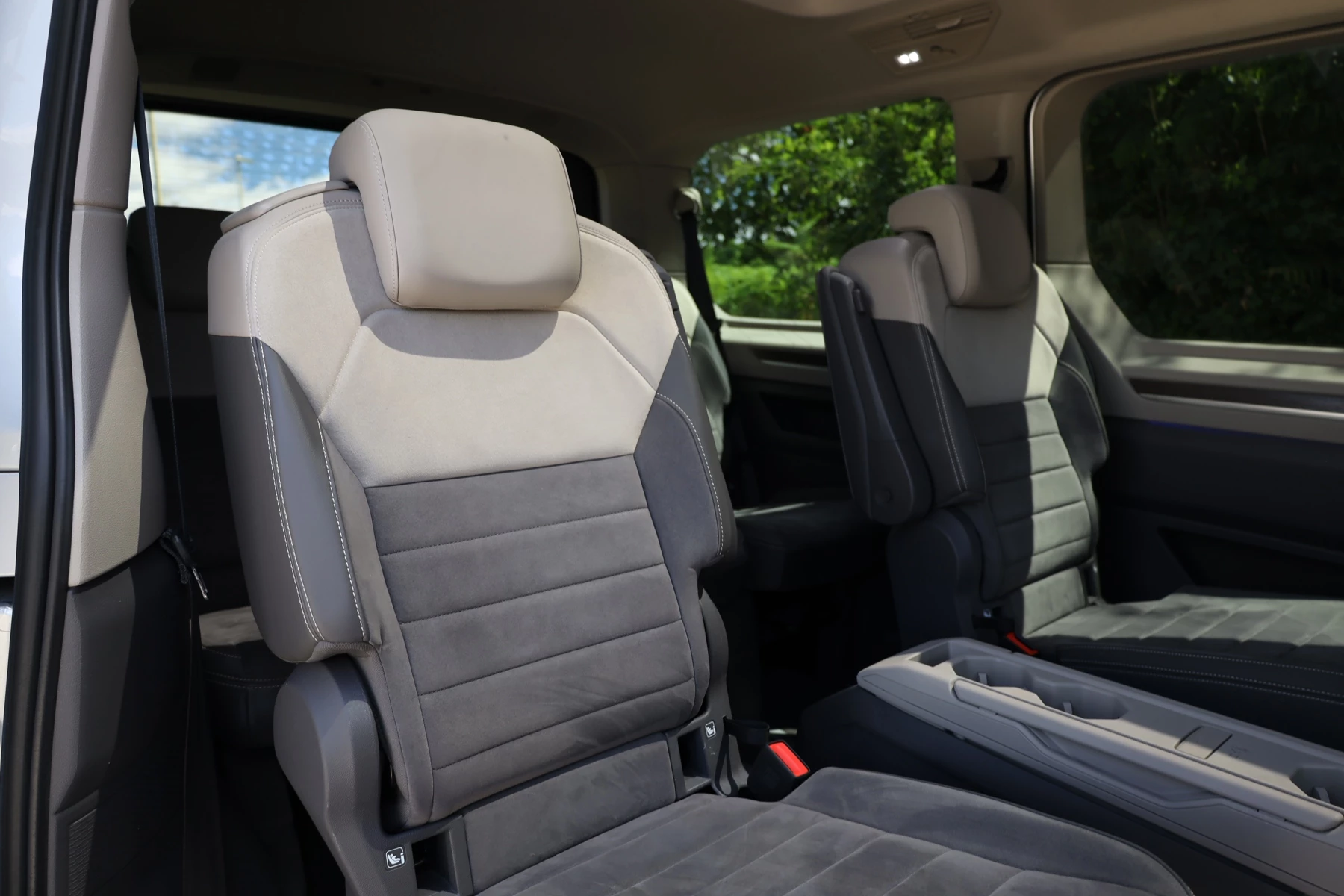 Volkswagen-Multivan-image-10