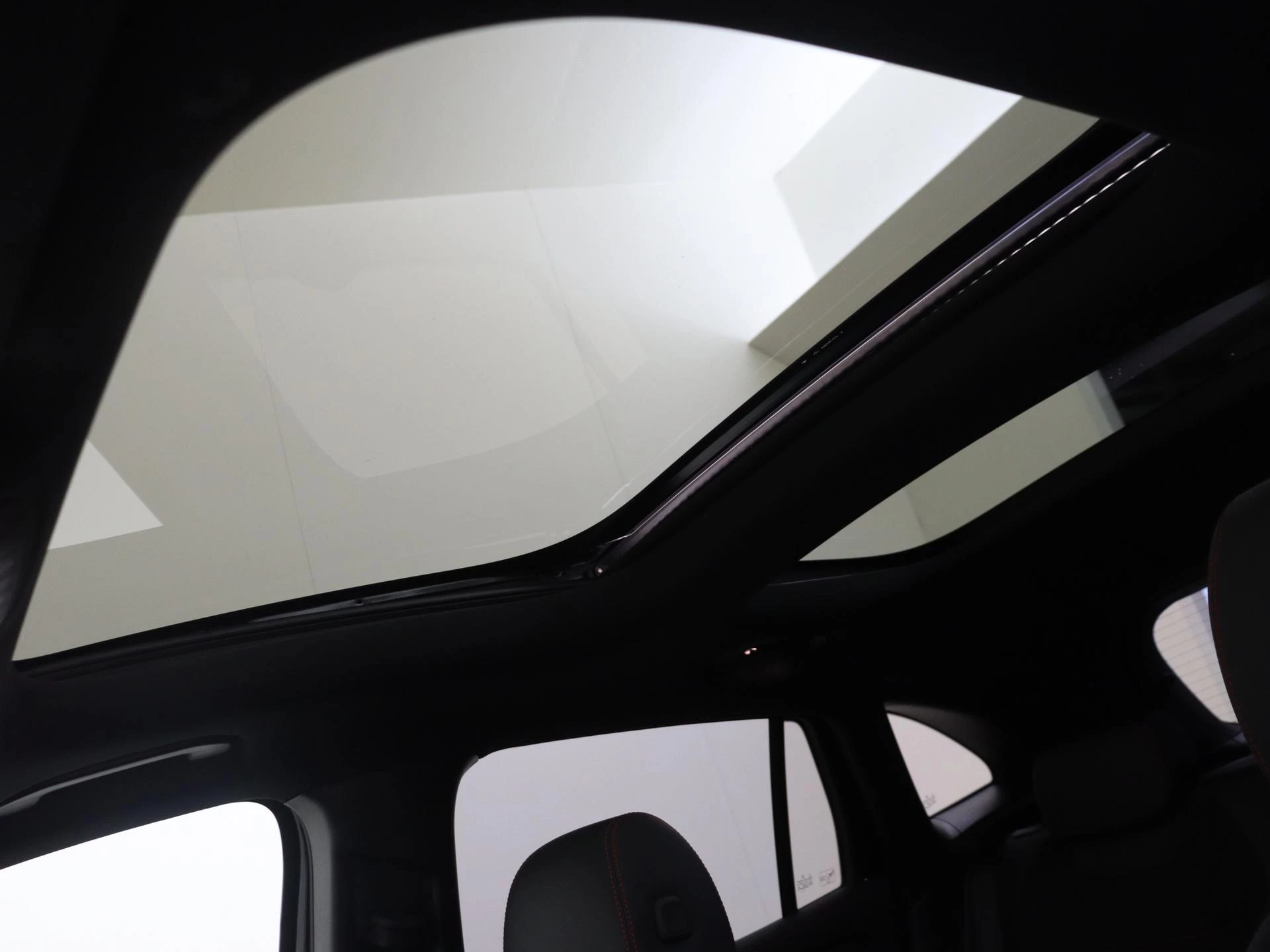 Mercedes-Benz-GLA-image-27