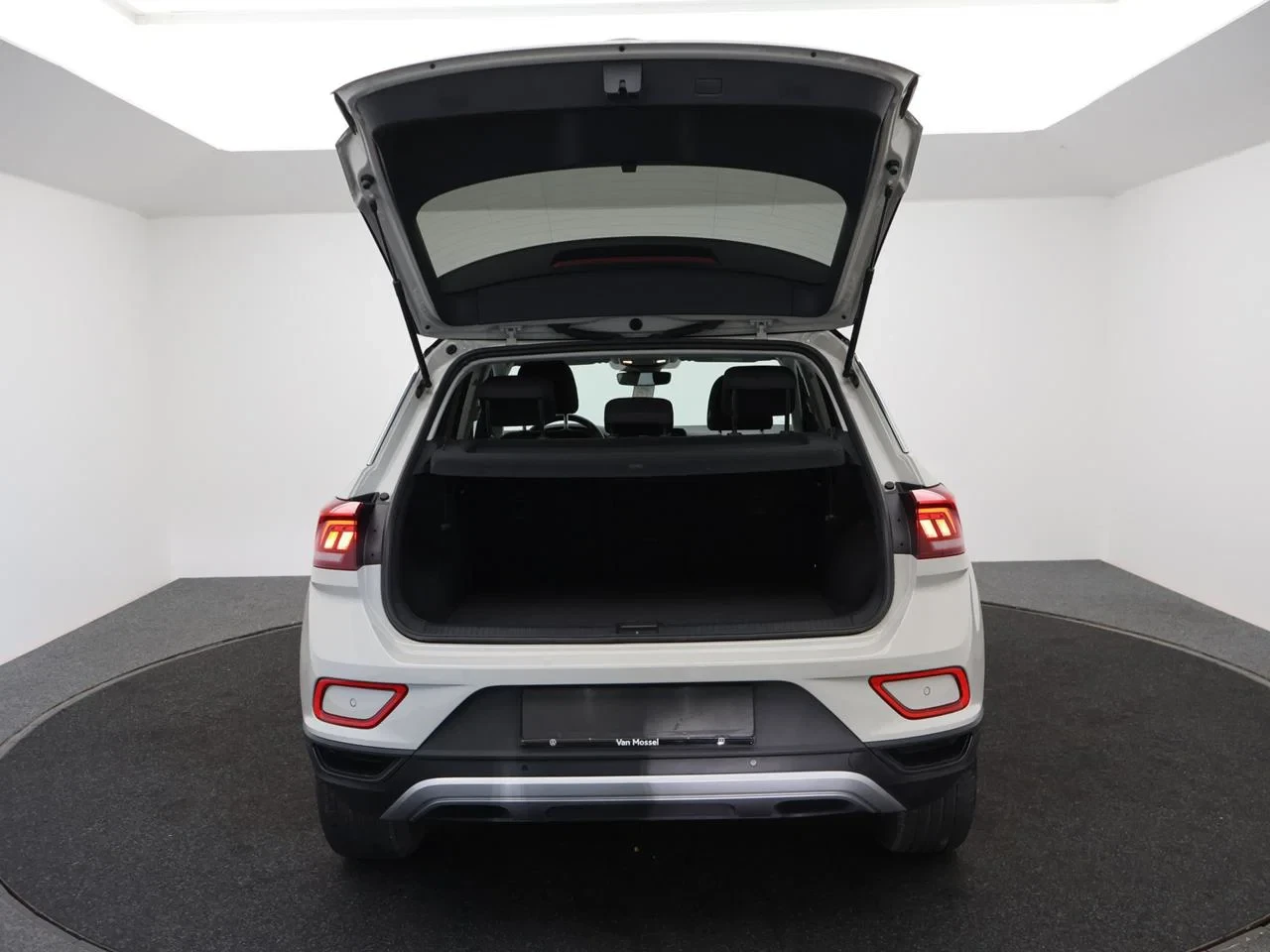 Volkswagen-T-Roc-image-27