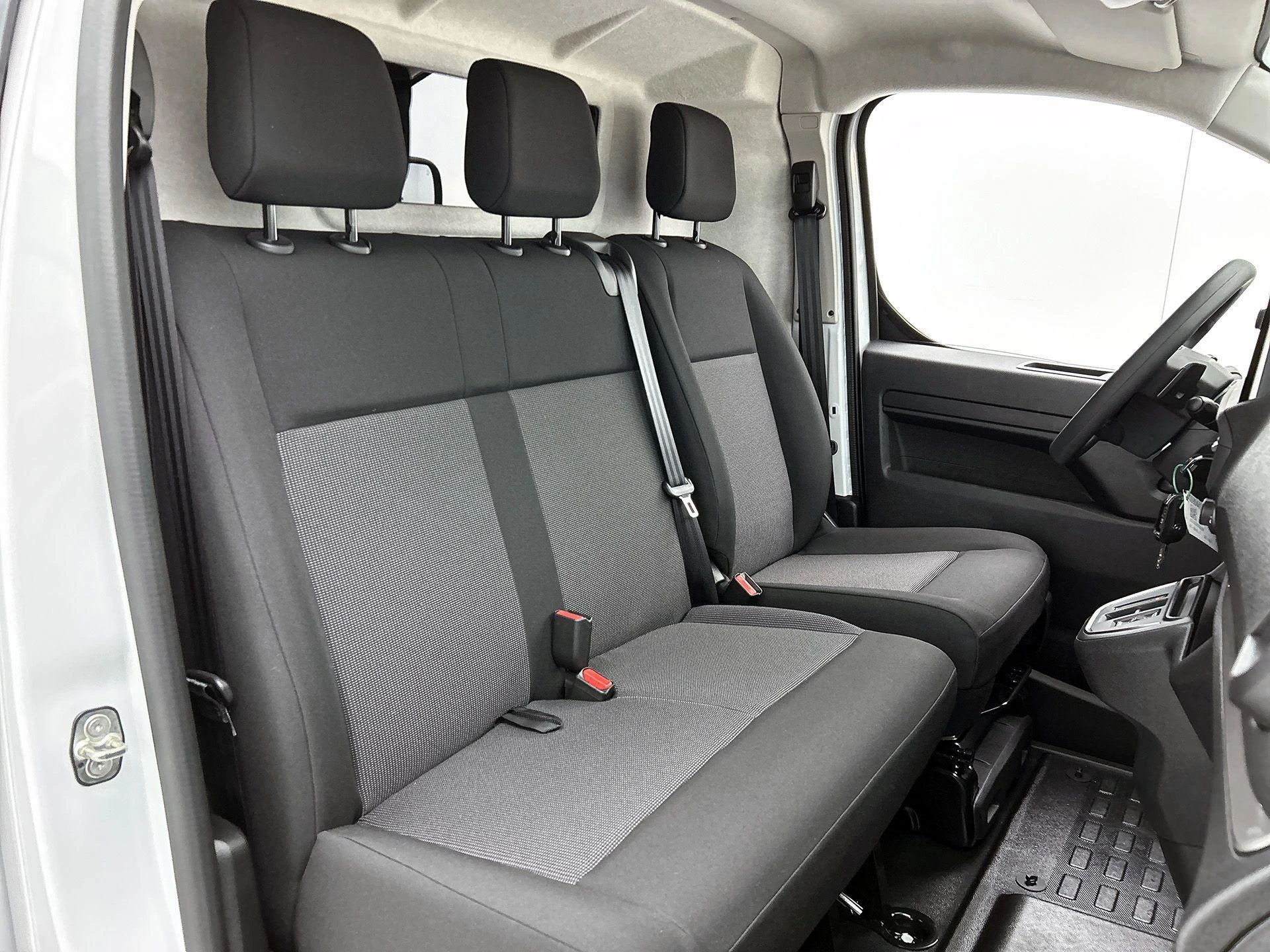 Opel-Vivaro-image-5