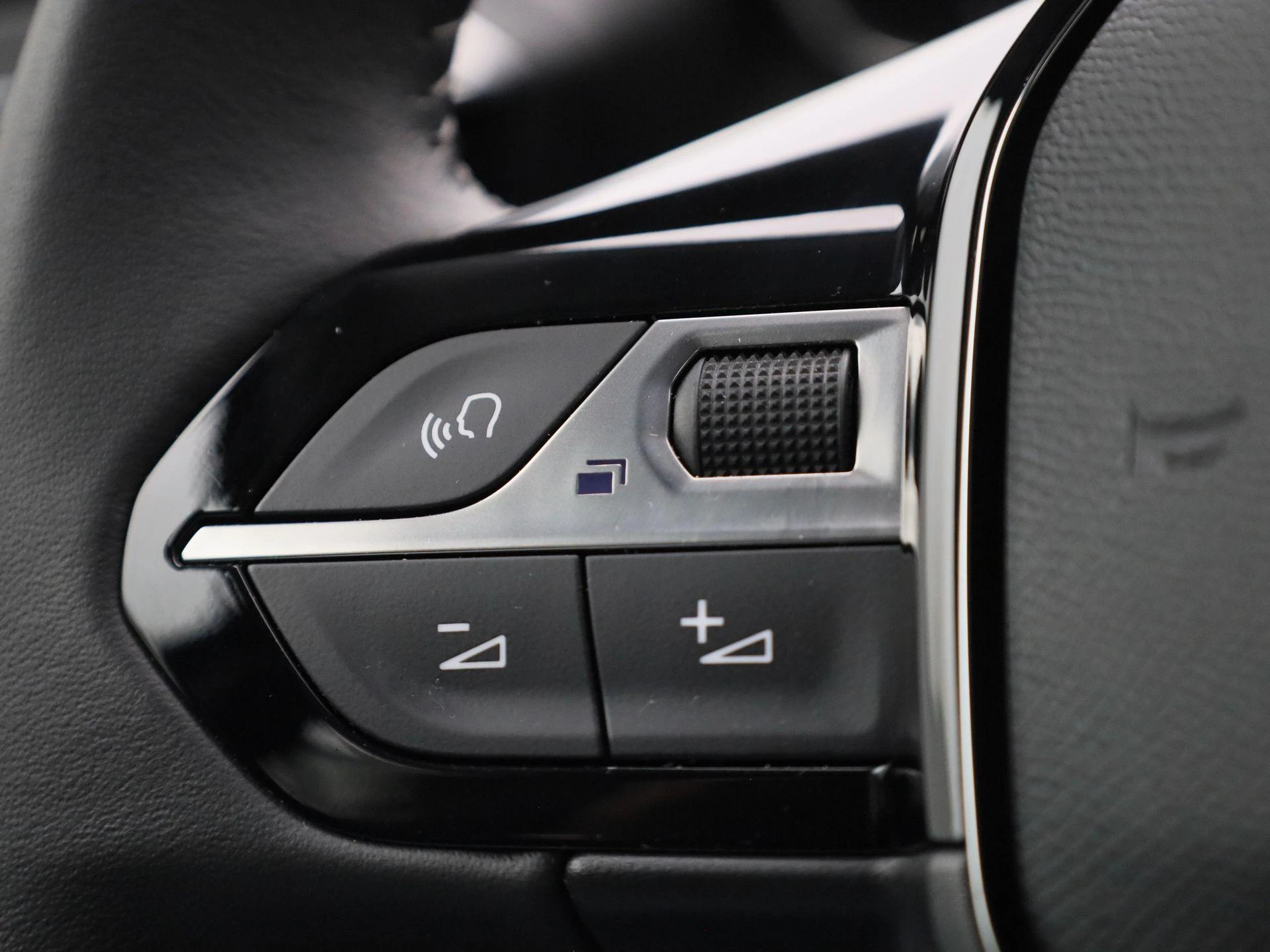 Peugeot-e-2008-image-16