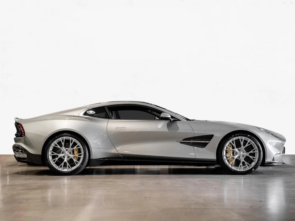 Aston Martin-Vanquish-image-12