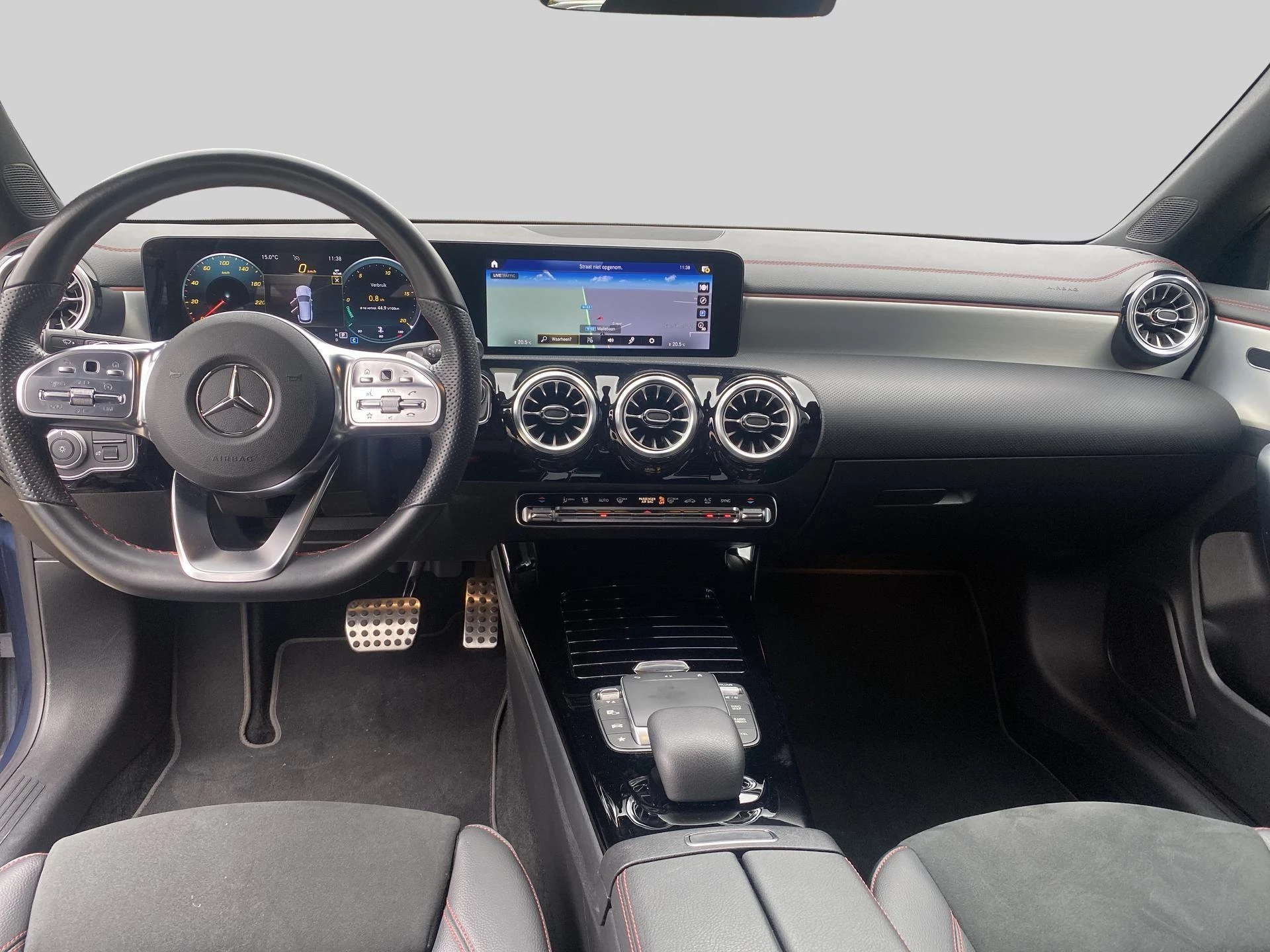 Mercedes-Benz CLA 180 d AMG Line Shooting Brake + NIGHTPAKKET + KEY LESS GO + 19 INCH + CAMERA +