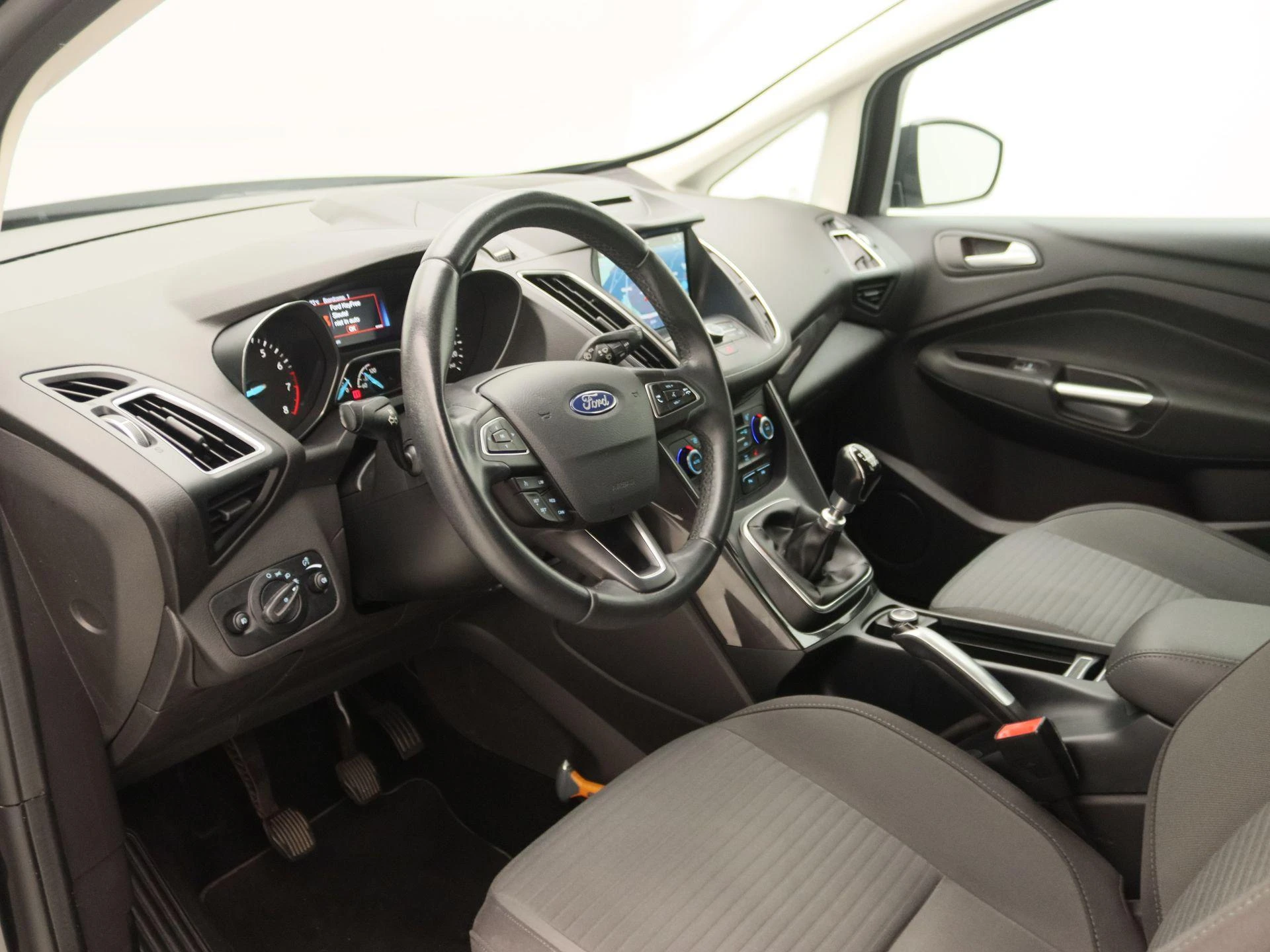 Ford-C-MAX-image-23