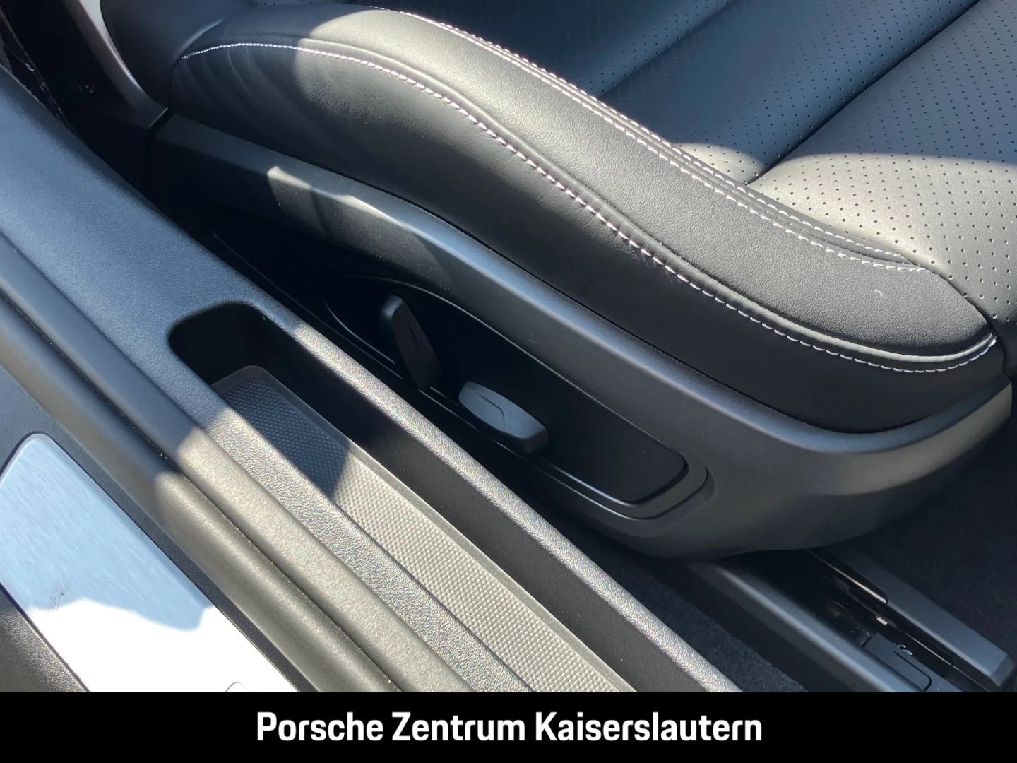 Porsche 911 992 Carrera Cabrio Sportabgas Surround-View carrera