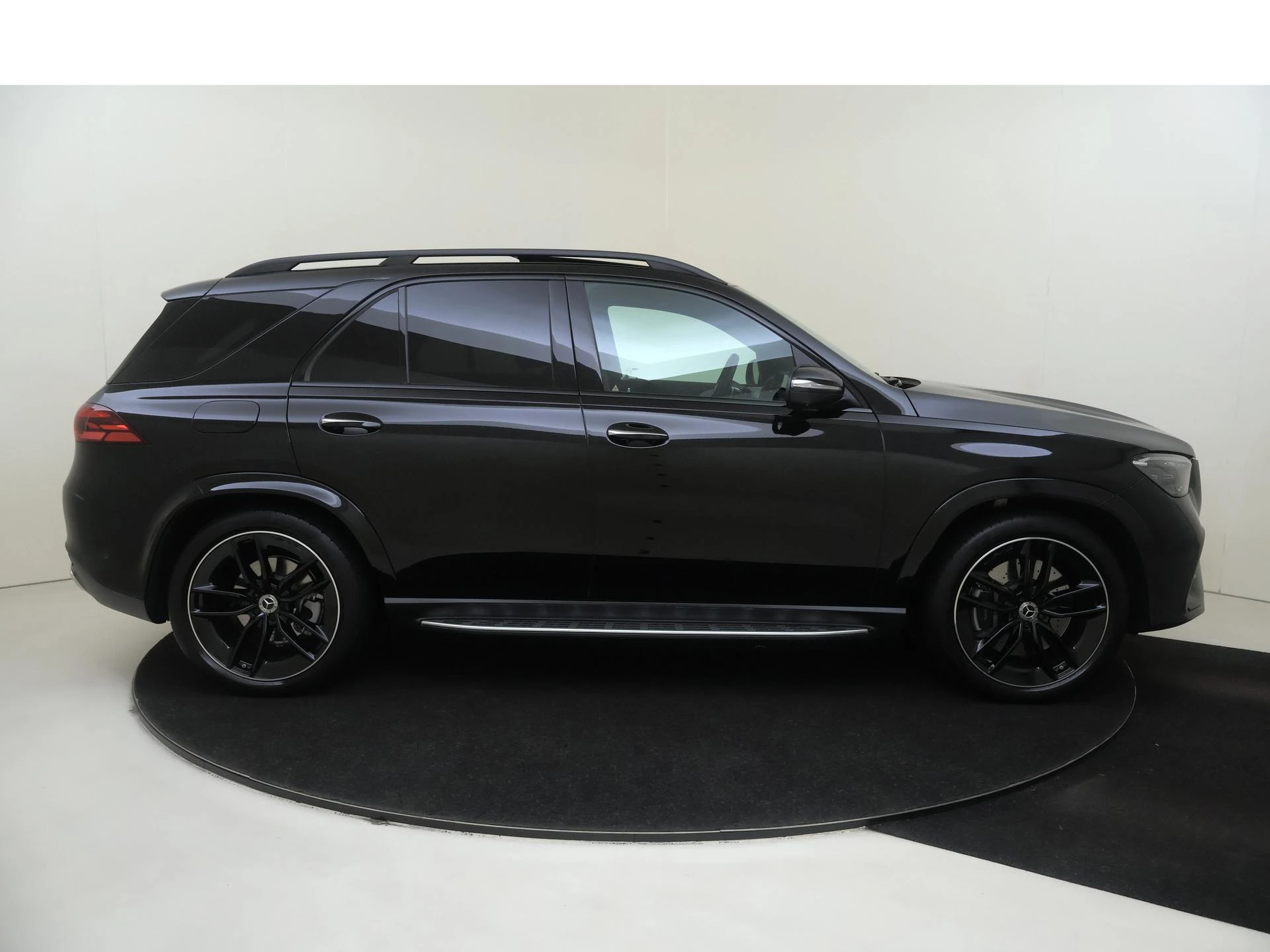 Mercedes-Benz-GLE-image-8