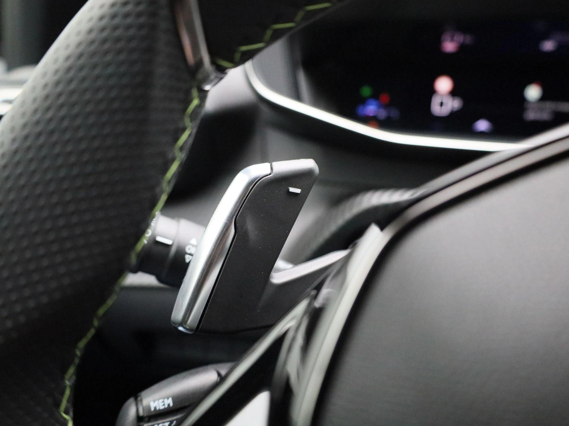 Peugeot 208 1.2 HYBRID 100 e-DSC6 GT