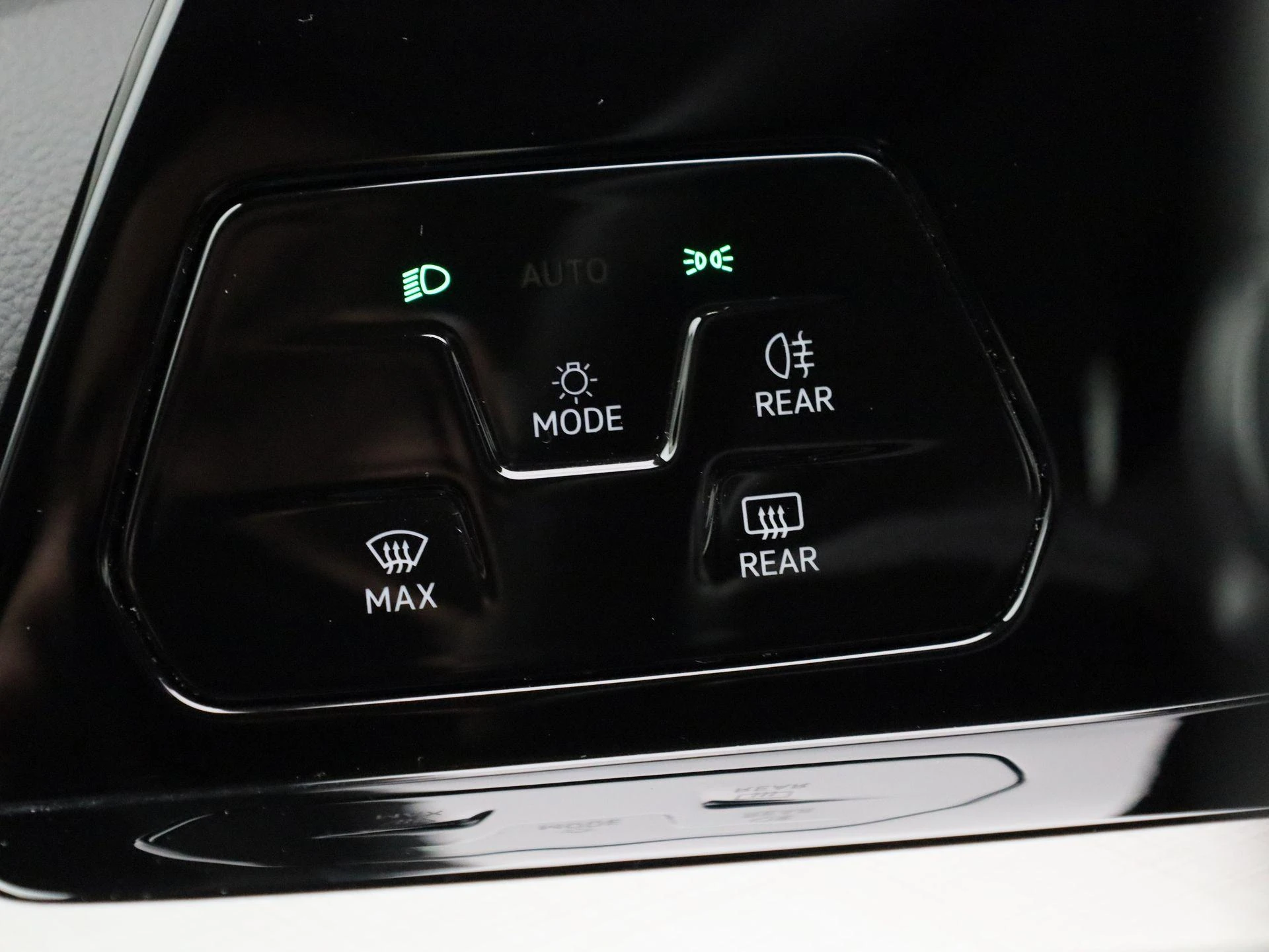 Volkswagen-Golf-image-19