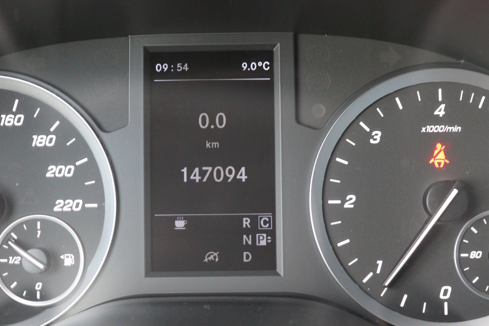 Mercedes-Benz-Vito-image-7