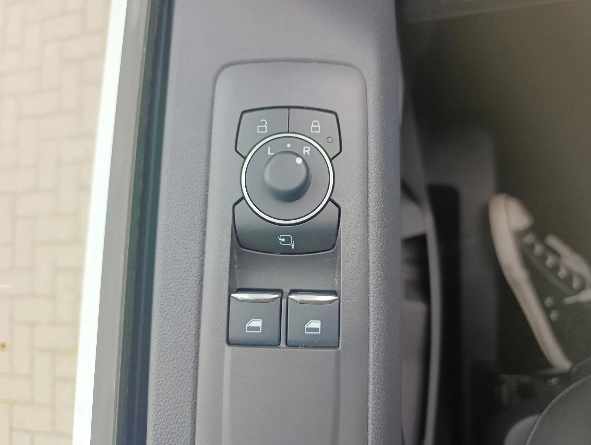 Ford-E-Transit-image-14