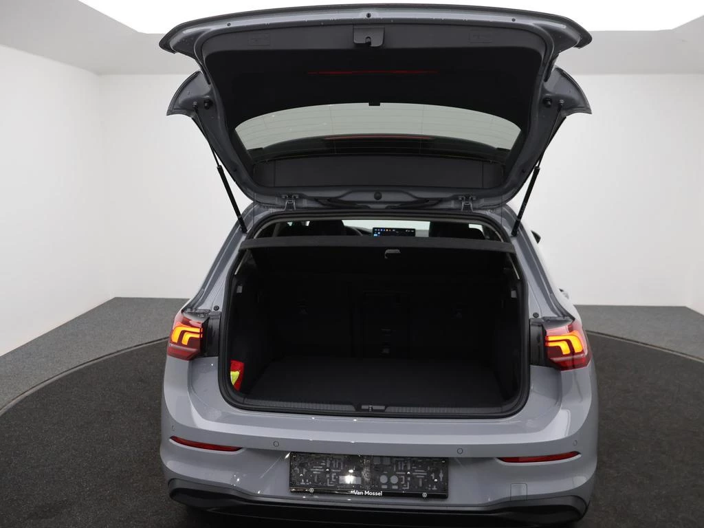 Volkswagen Golf VIII Golf Life Business 1.5eTSI 116PK AUTOMAAT * DEMO *