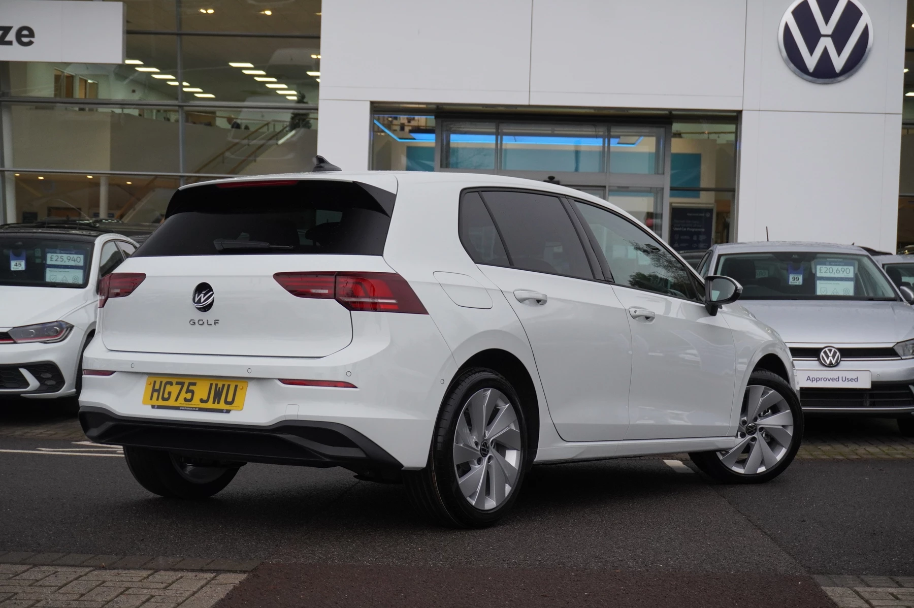 Volkswagen-Golf-image-14