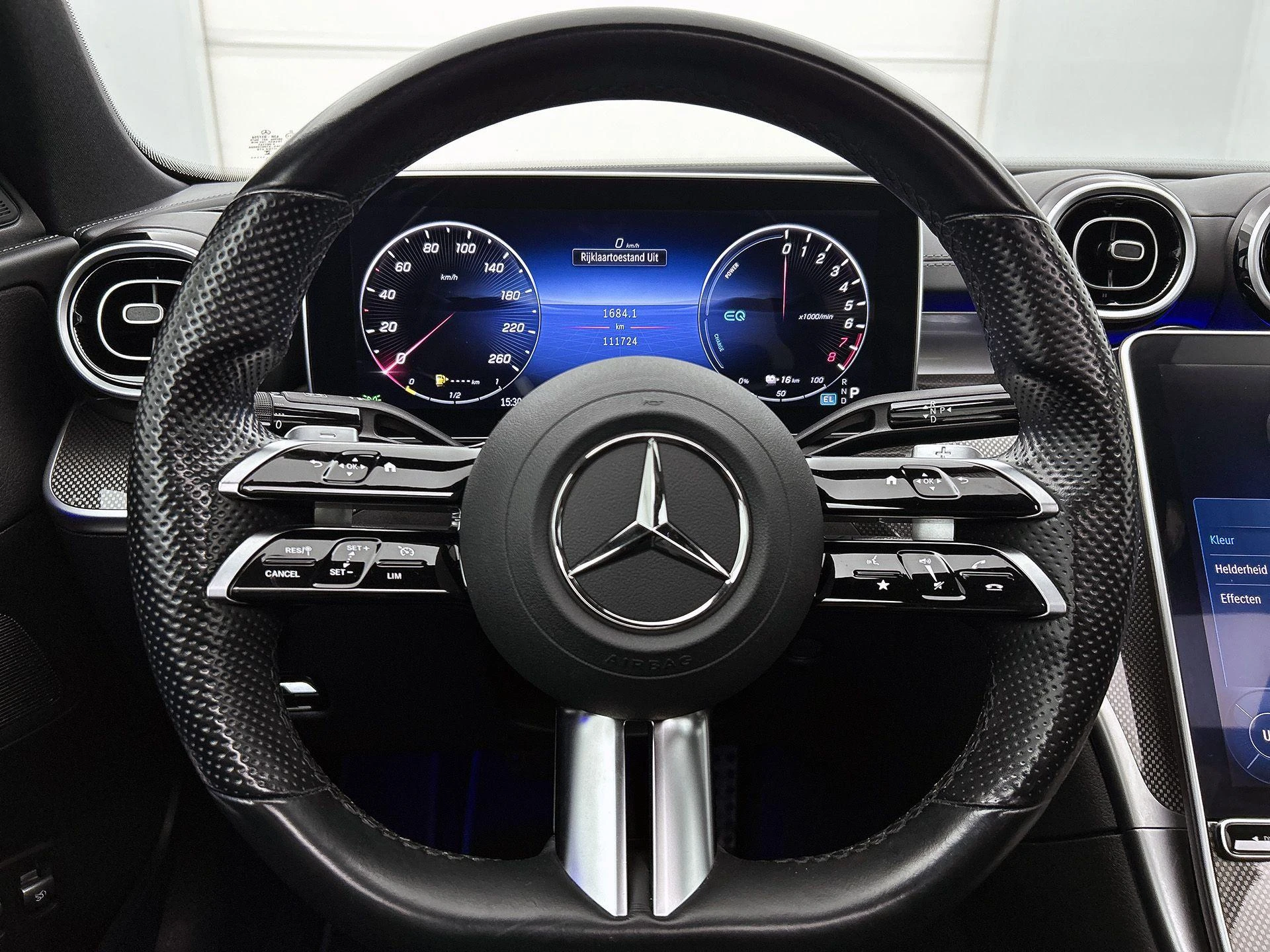 Mercedes-Benz-C-Klasse-image-37